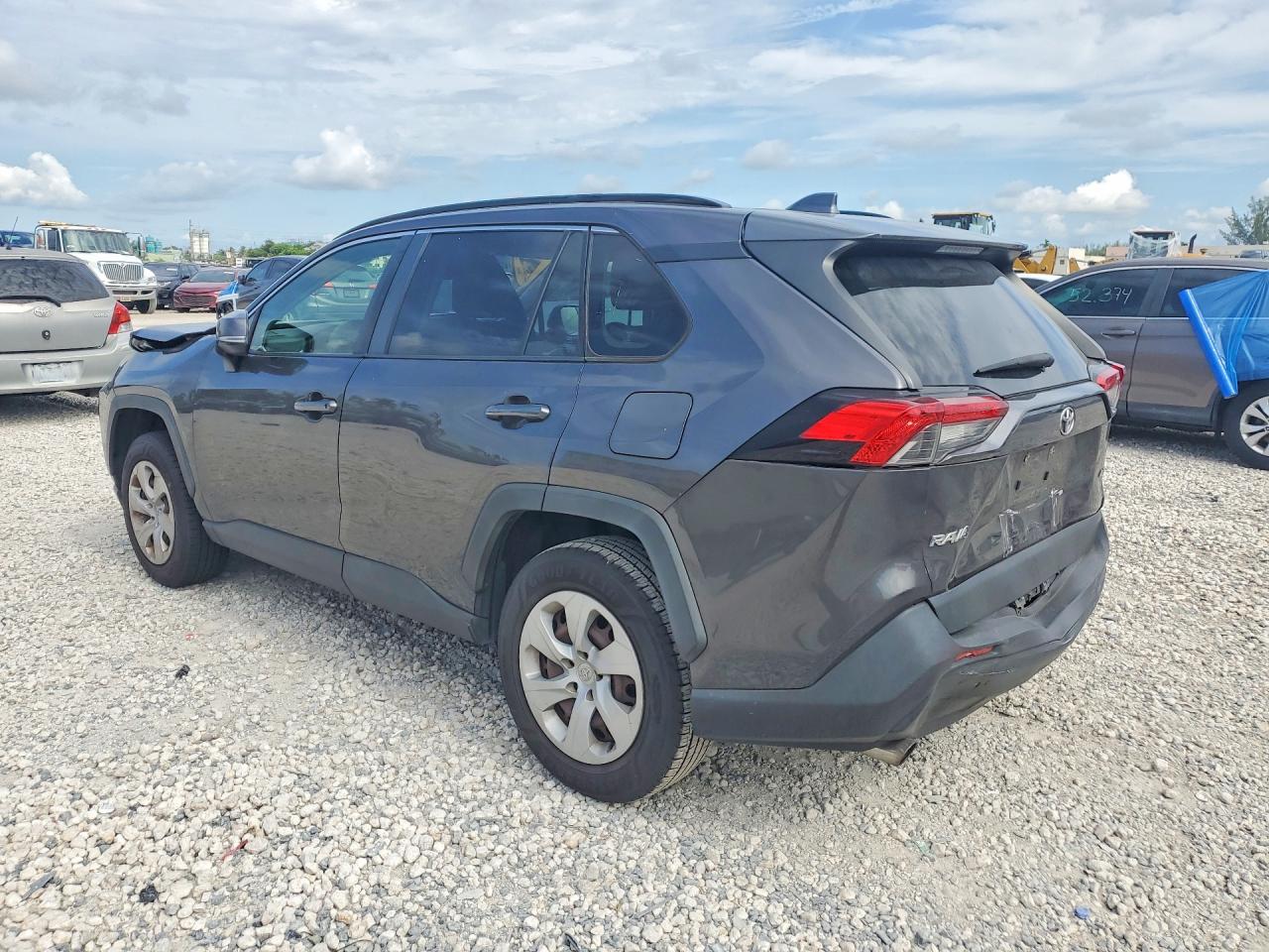 2019 TOYOTA RAV4 LE — снимка 2
