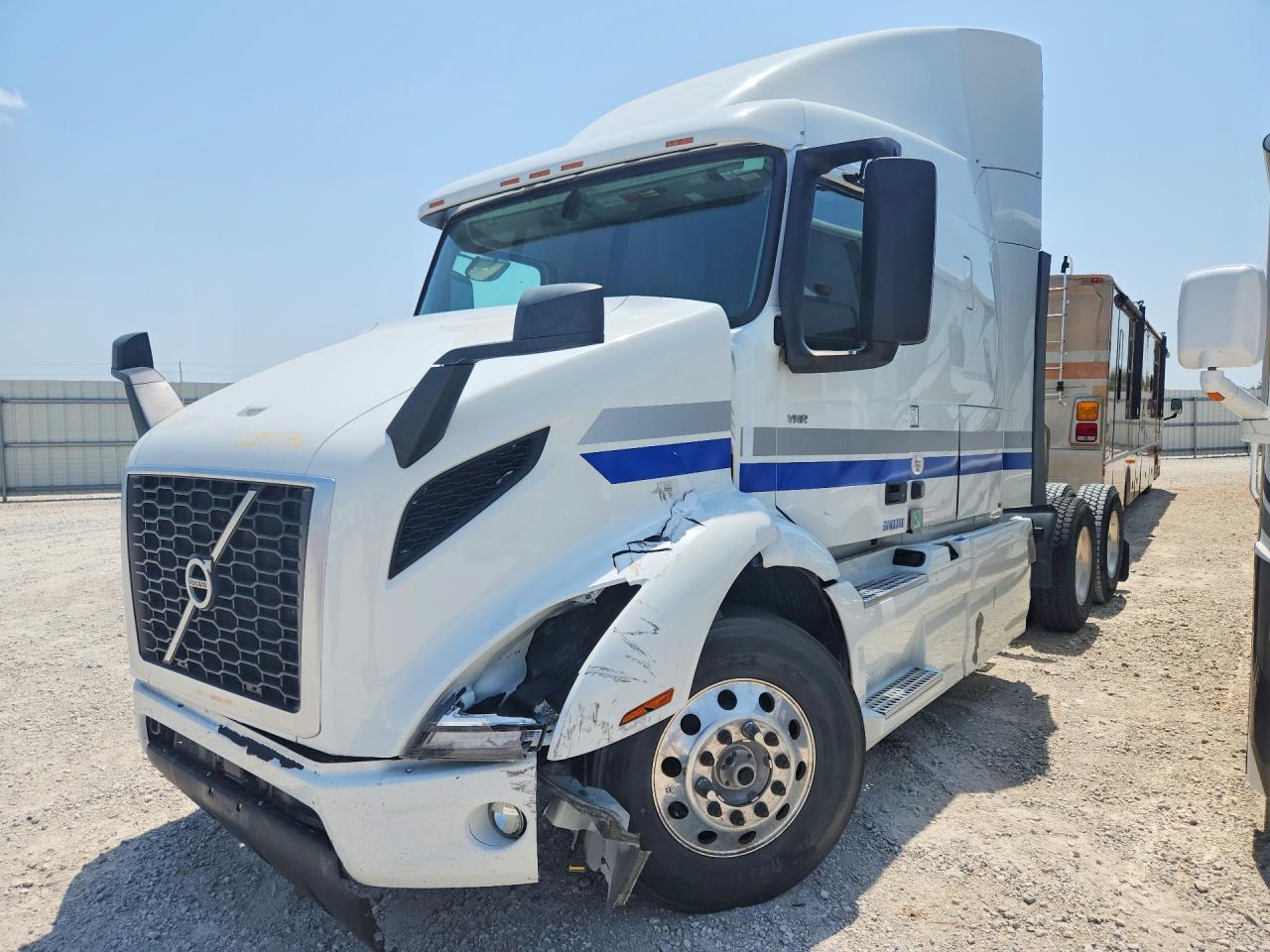 2024 VOLVO VNR