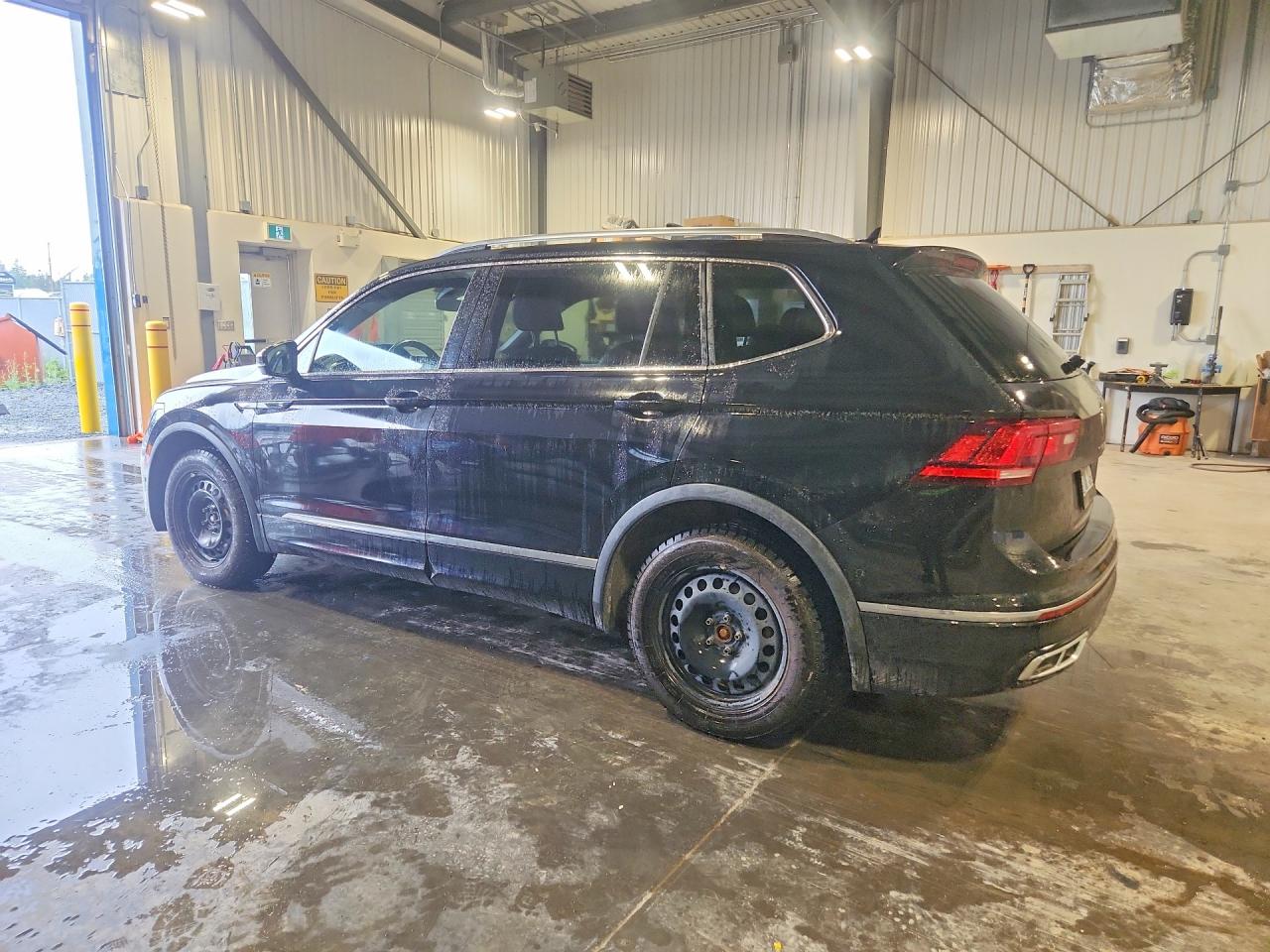 2022 VOLKSWAGEN TIGUAN SEL R-LINE — снимка 2