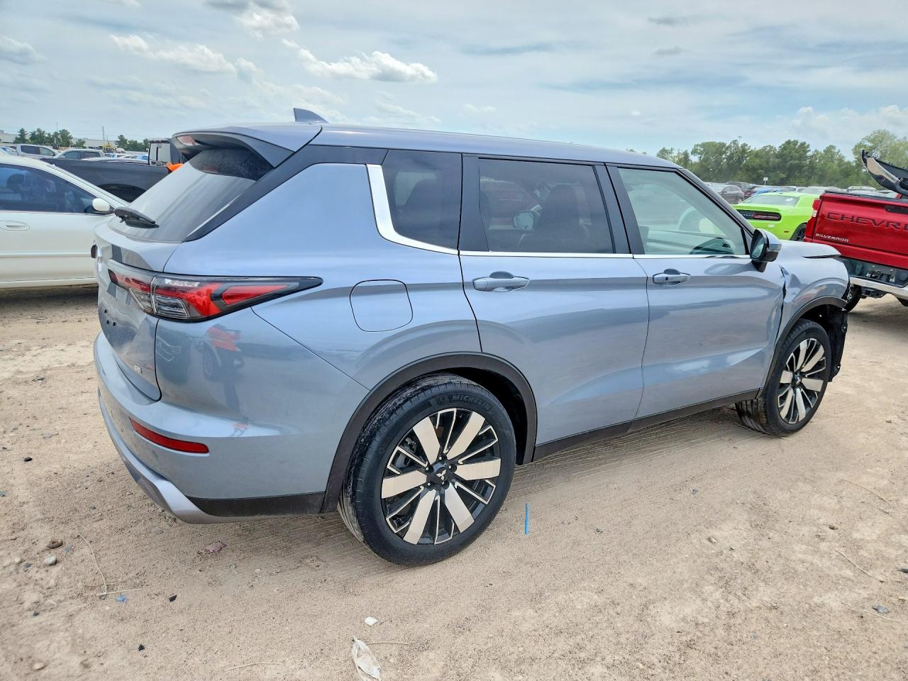 2026 MITSUBISHI OUTLANDER SE — снимка 3