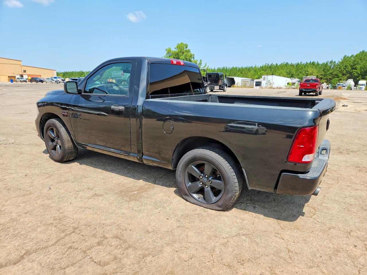 2017 RAM 1500 ST — снимка 2