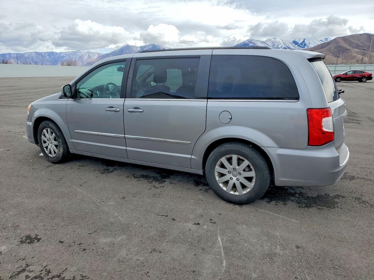2016 CHRYSLER TOWN & COUNTRY TOURING — снимка 2