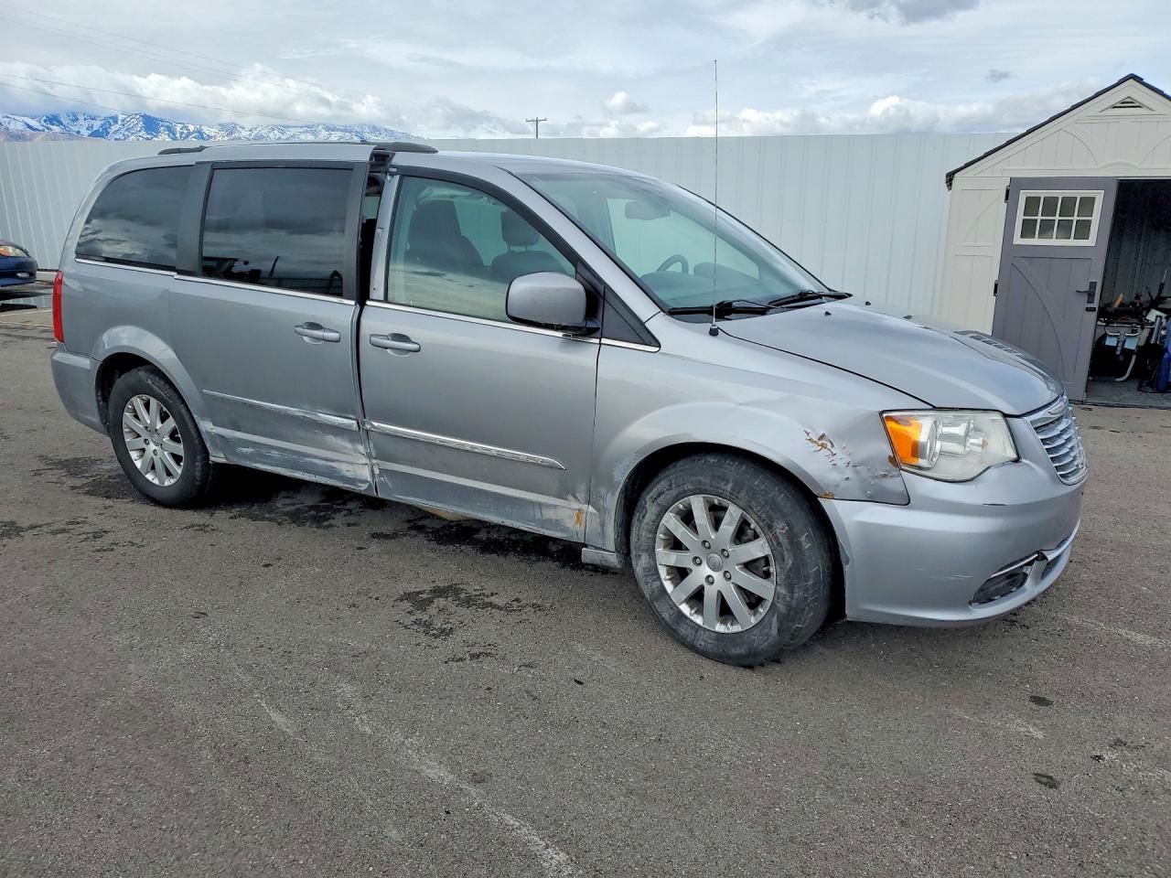 2016 CHRYSLER TOWN & COUNTRY TOURING — снимка 4