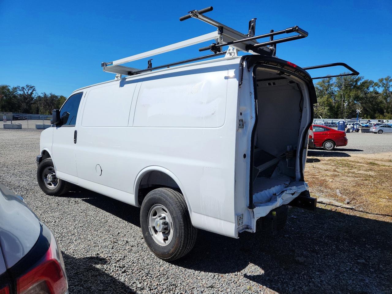 2025 CHEVROLET EXPRESS G2500 — снимка 2