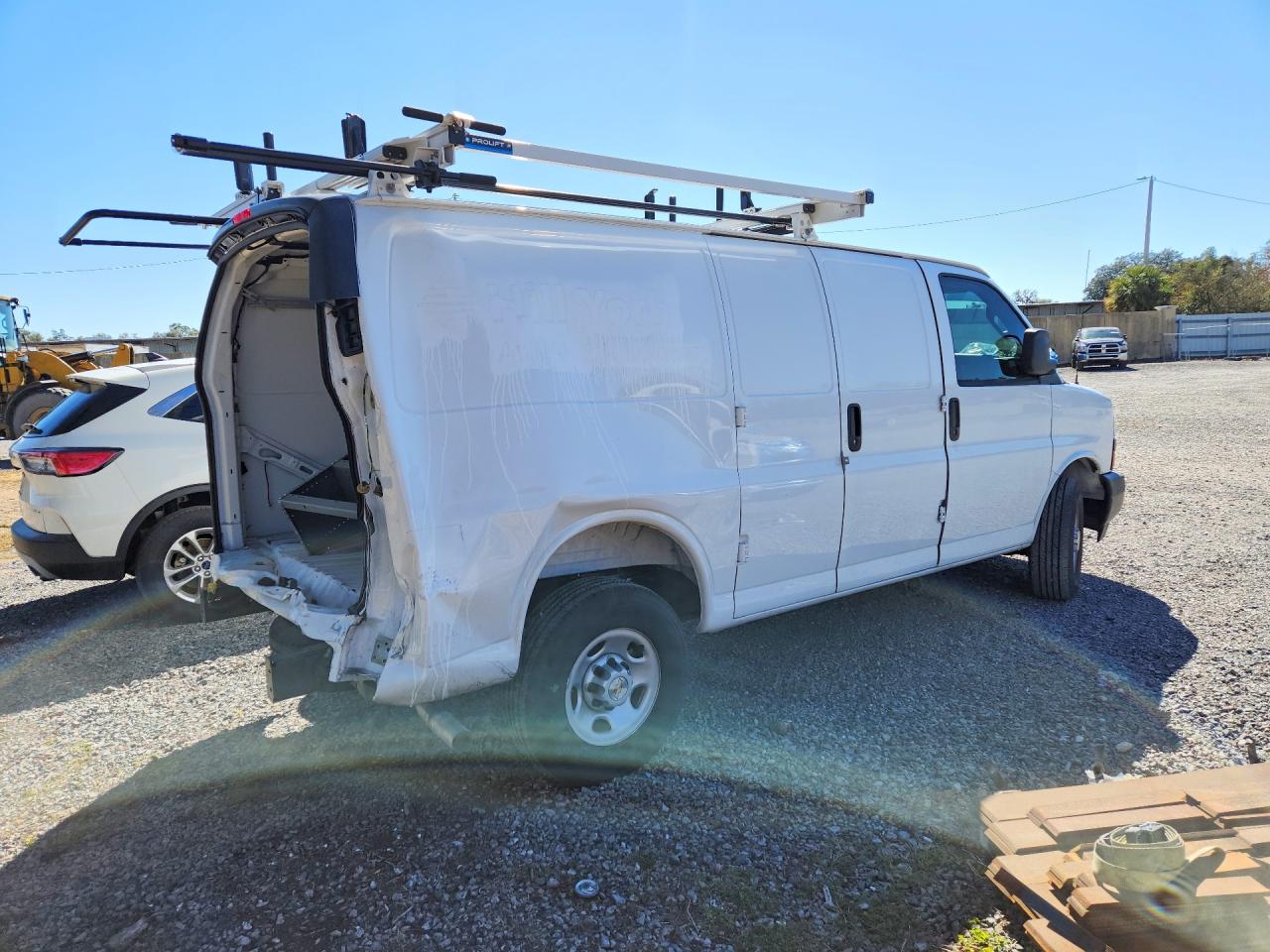 2025 CHEVROLET EXPRESS G2500 — снимка 3