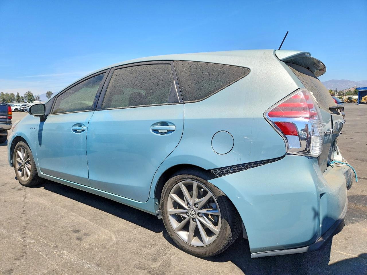 2015 TOYOTA PRIUS V FIVE — снимка 2