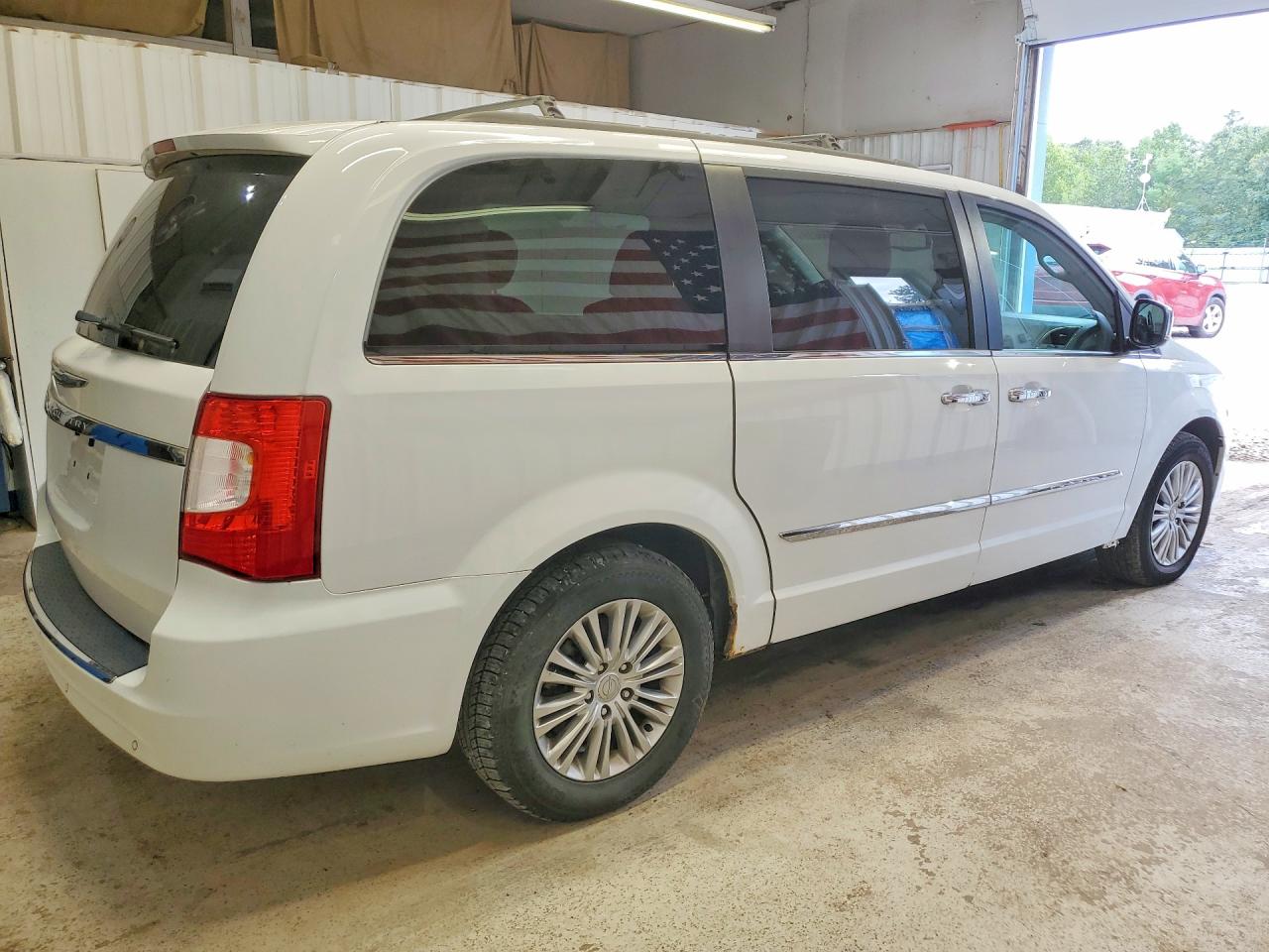 2015 CHRYSLER TOWN & COUNTRY TOURING L — снимка 3