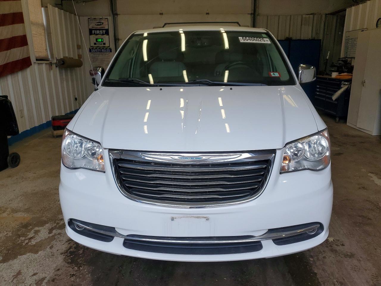 2015 CHRYSLER TOWN & COUNTRY TOURING L — снимка 5