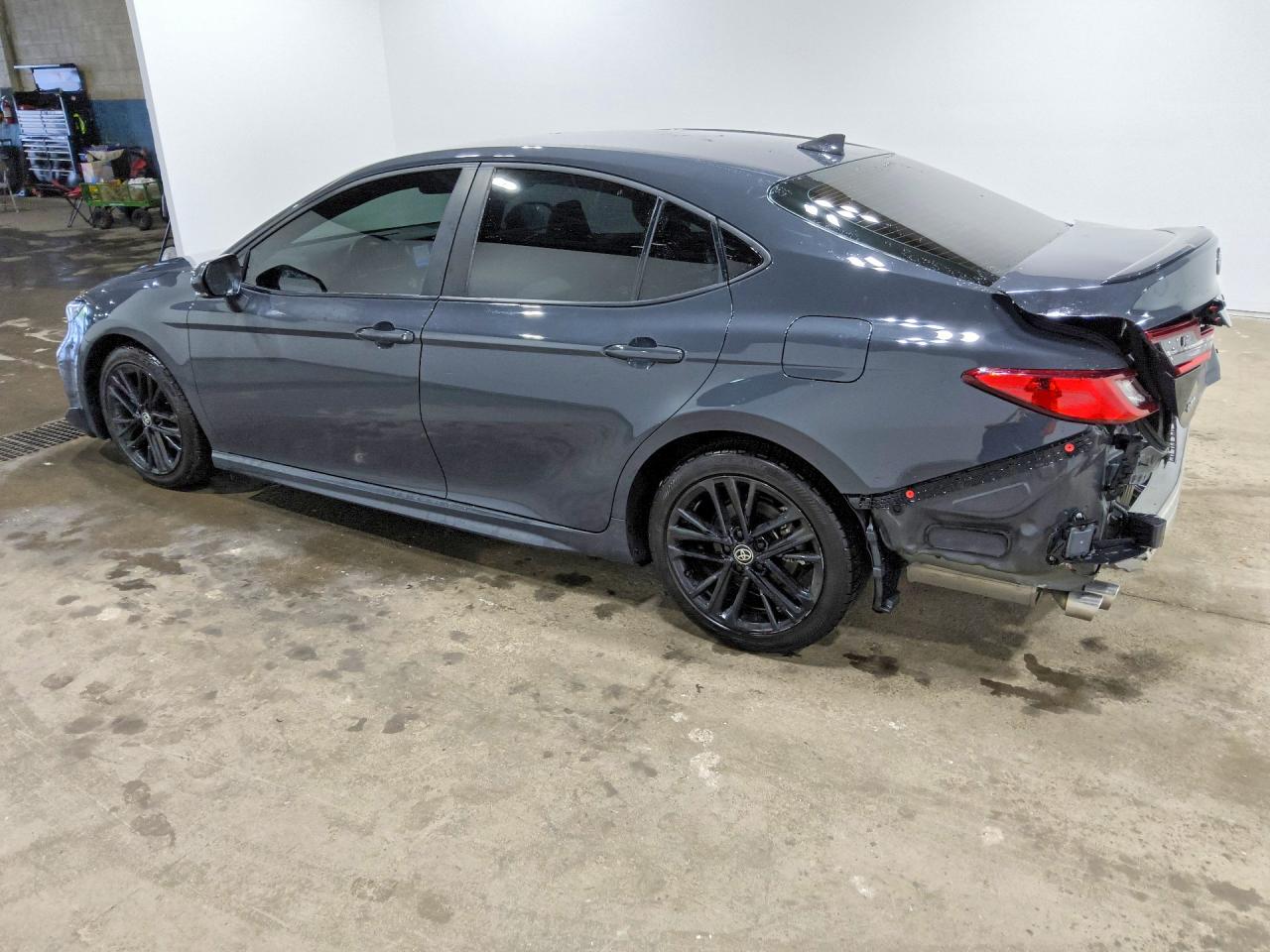 2025 TOYOTA CAMRY SE — снимка 2