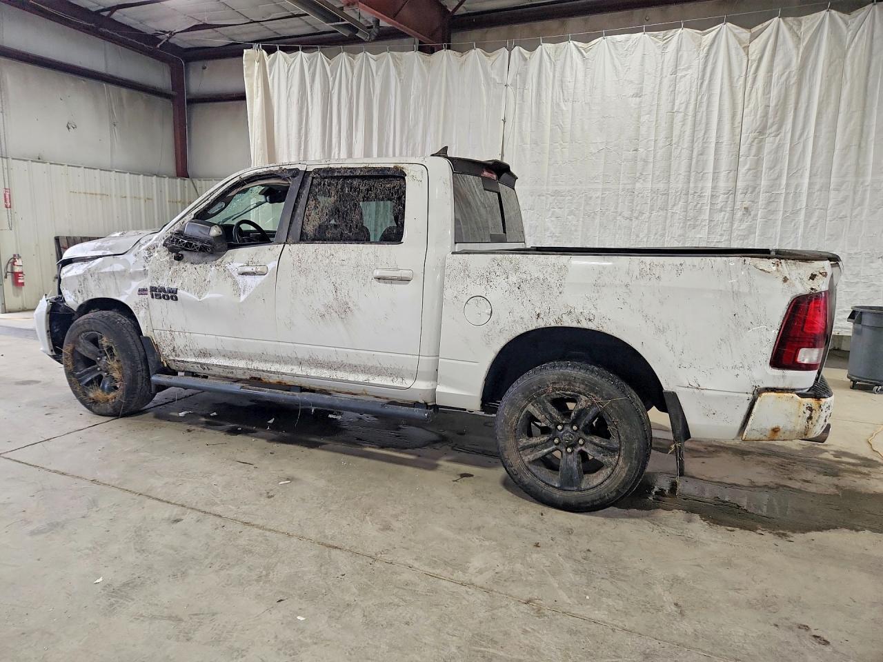 2017 RAM 1500 SPORT — снимка 2