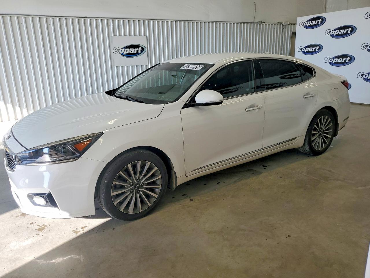 2018 KIA CADENZA PREMIUM