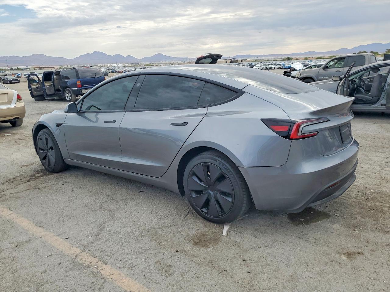 2025 TESLA MODEL 3 — снимка 2
