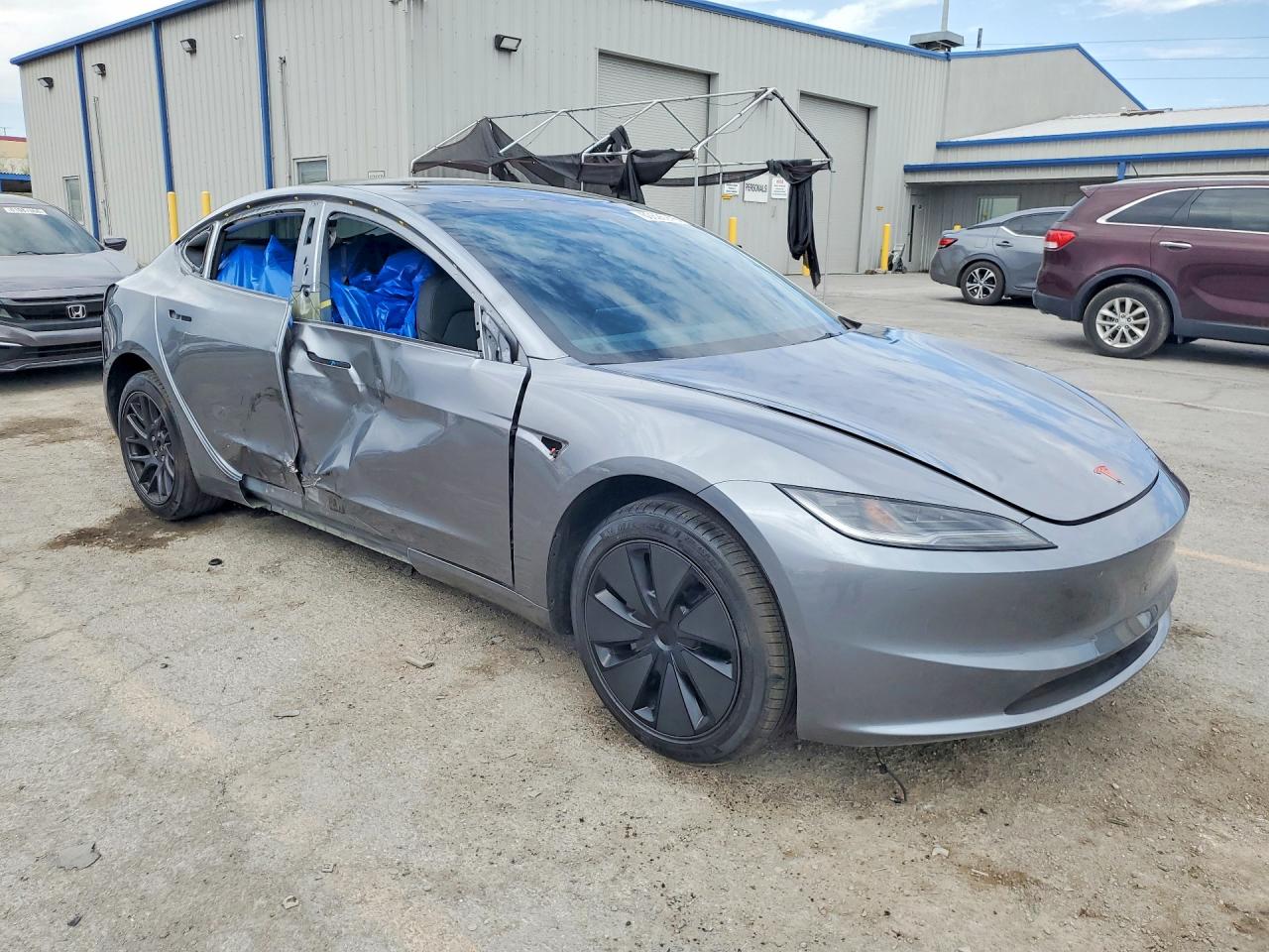 2025 TESLA MODEL 3 — снимка 4