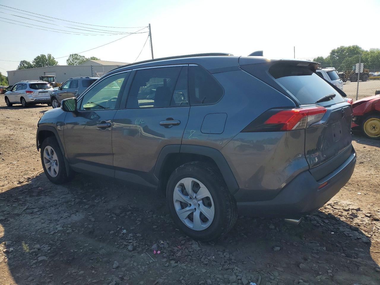 2019 TOYOTA RAV4 LE — снимка 2