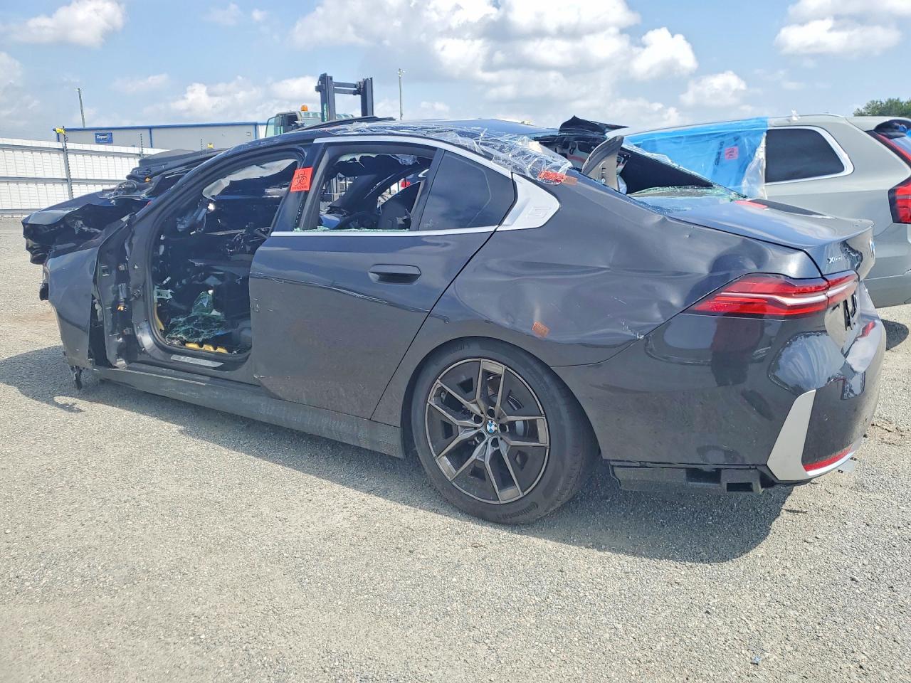 2027 BMW 530 XI — снимка 2
