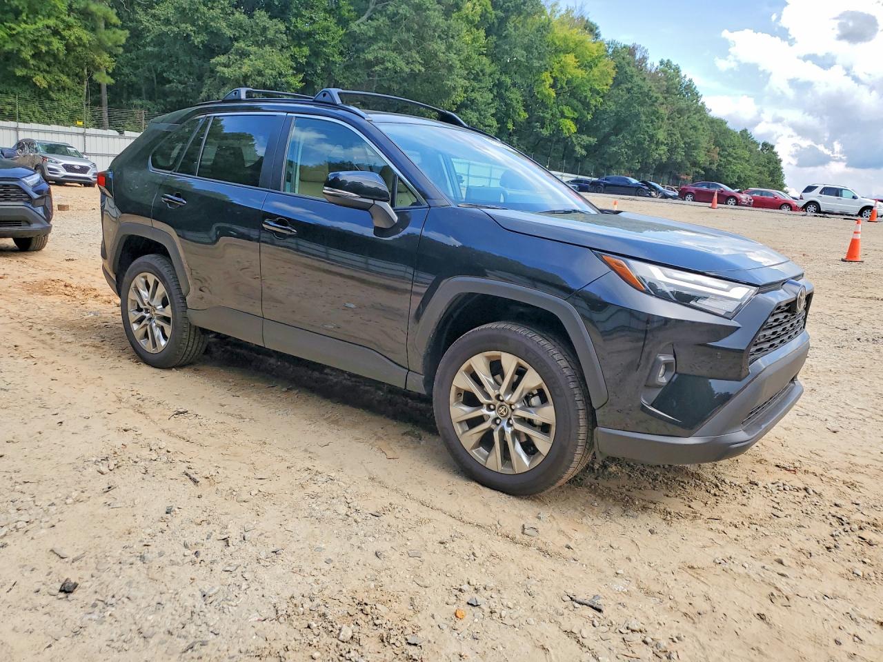 2025 TOYOTA RAV4 XLE PREMIUM — снимка 4