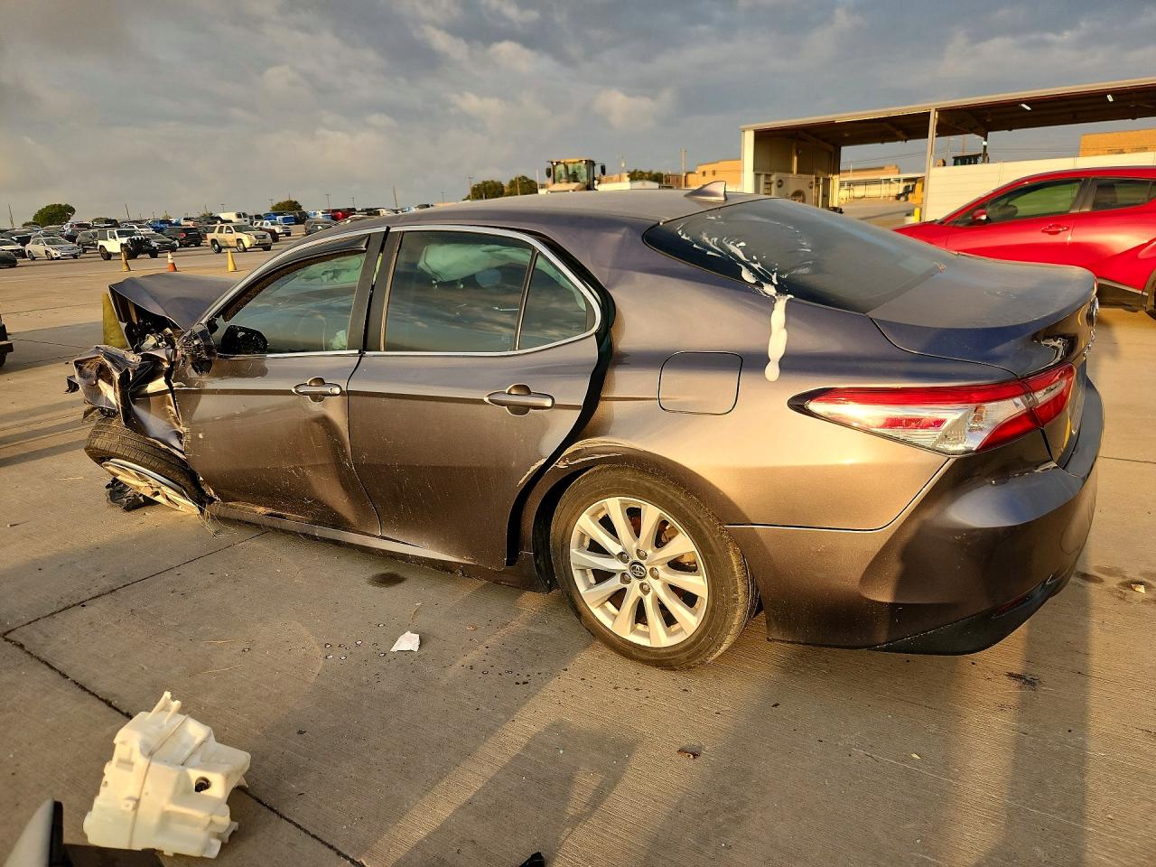 2019 TOYOTA CAMRY LE — снимка 2