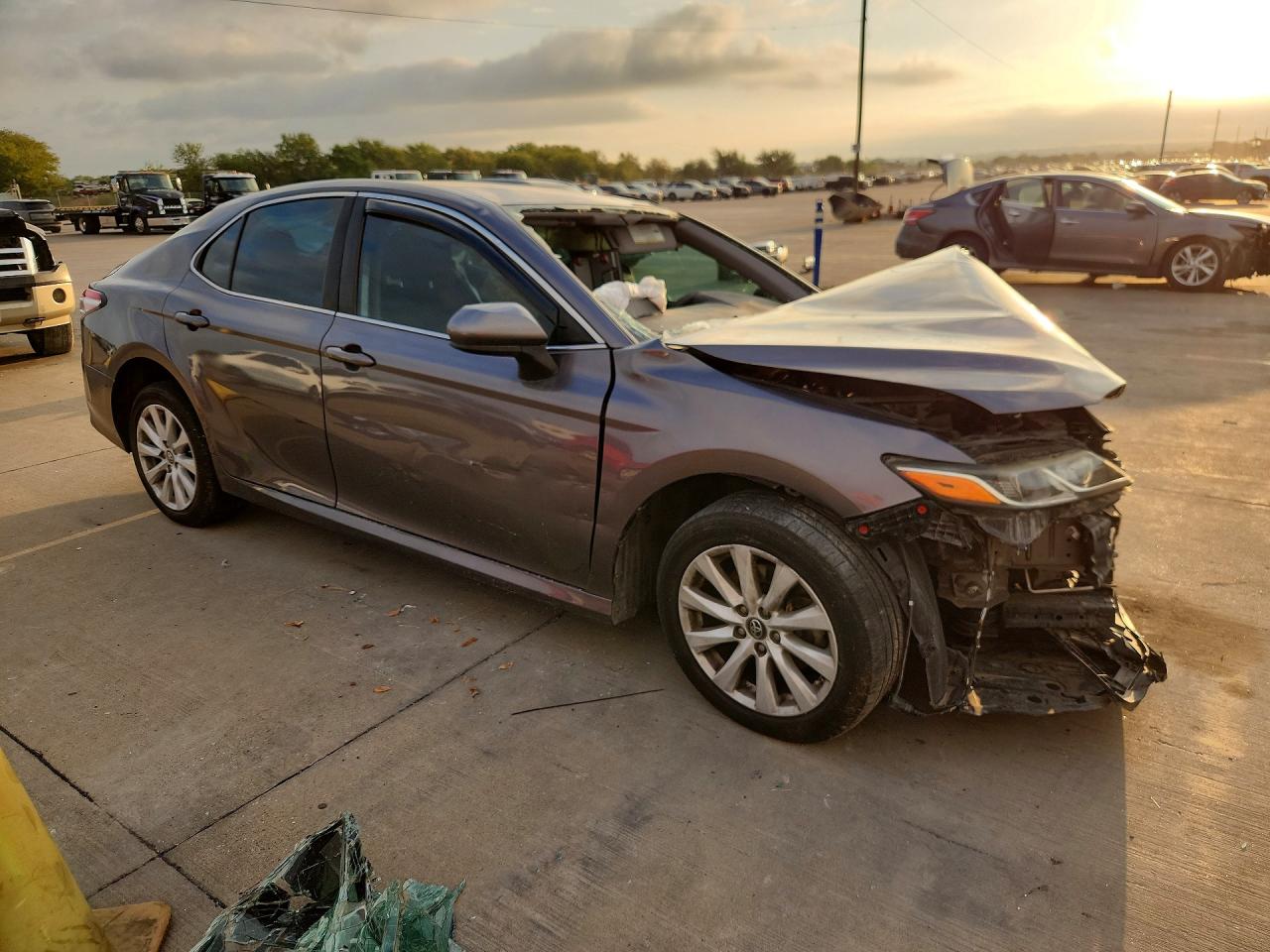 2019 TOYOTA CAMRY LE — снимка 4
