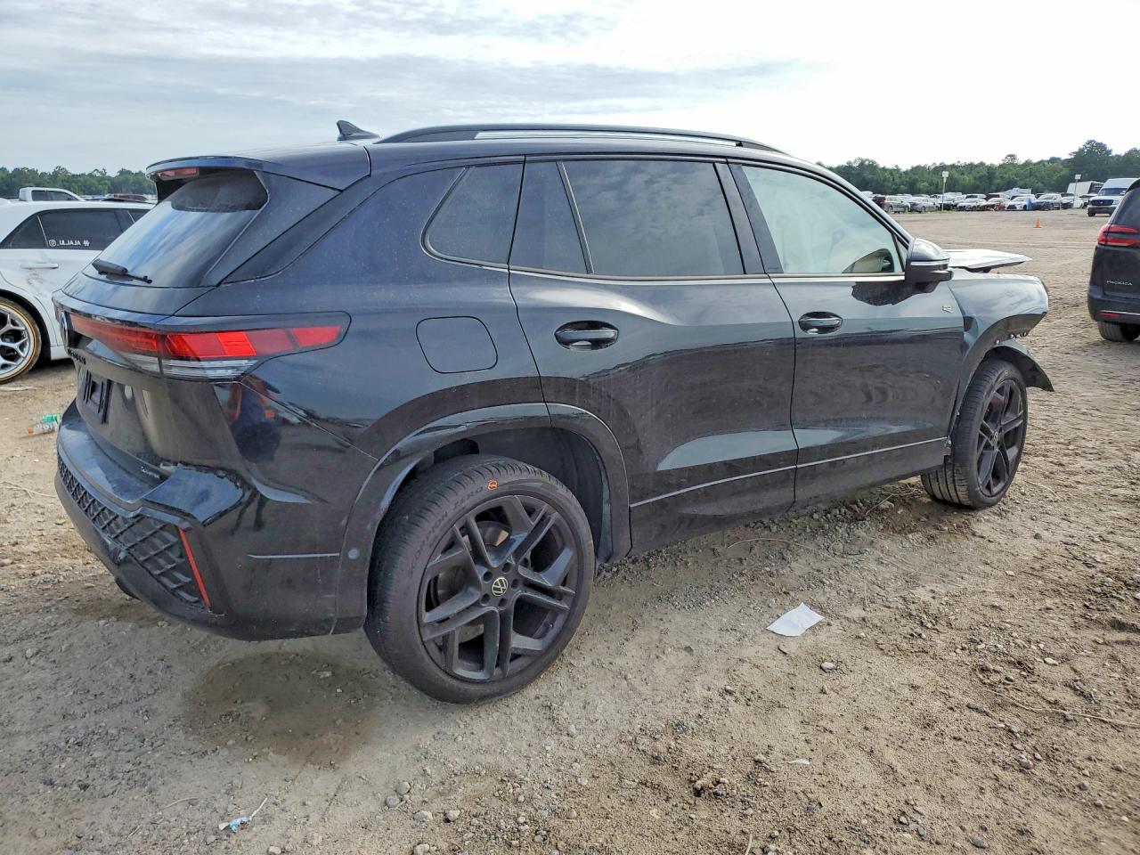 2025 VOLKSWAGEN TIGUAN SE R-LINE BLACK — снимка 3