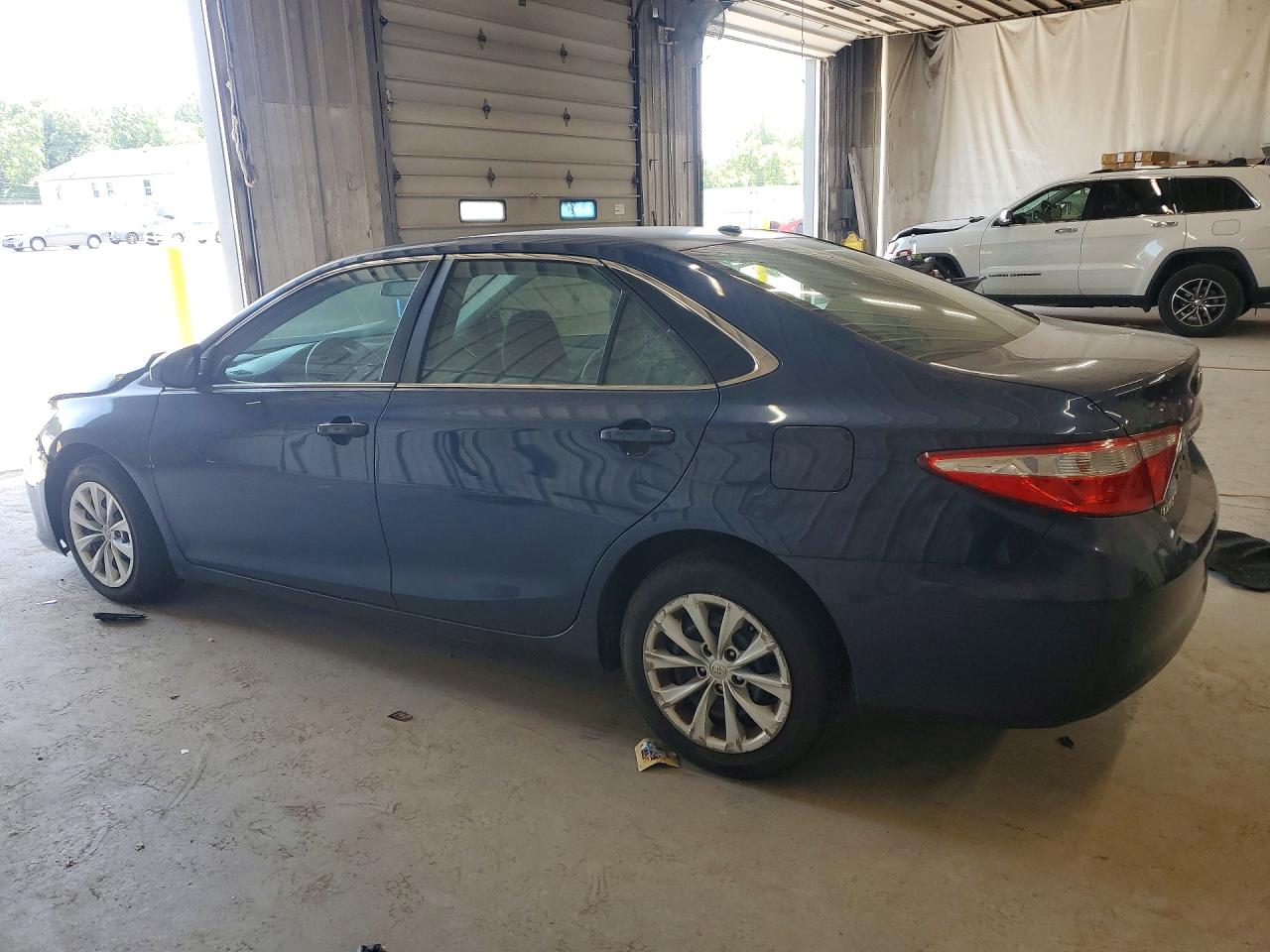 2015 TOYOTA CAMRY LE — снимка 2