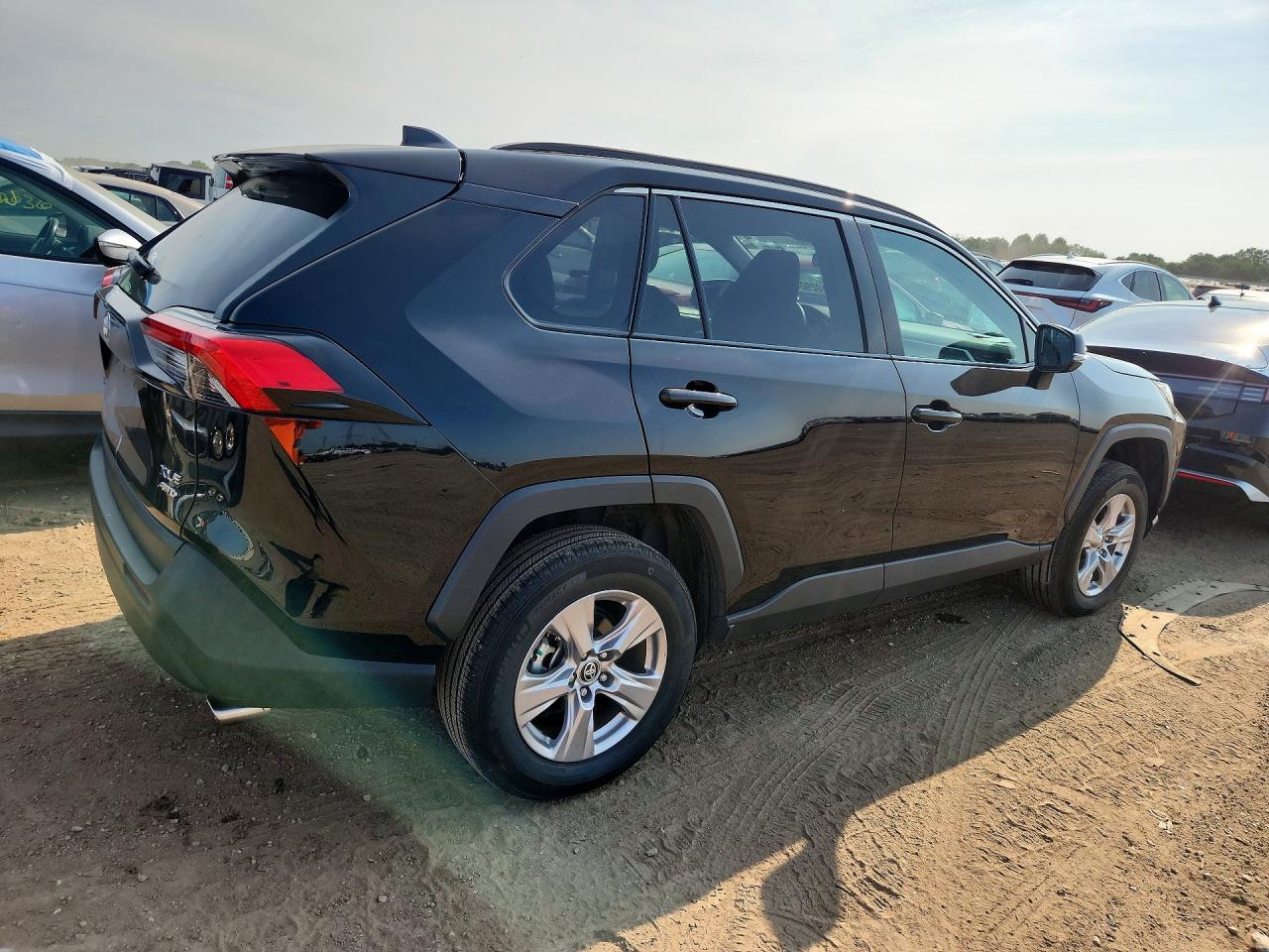 2025 TOYOTA RAV4 XLE — снимка 3