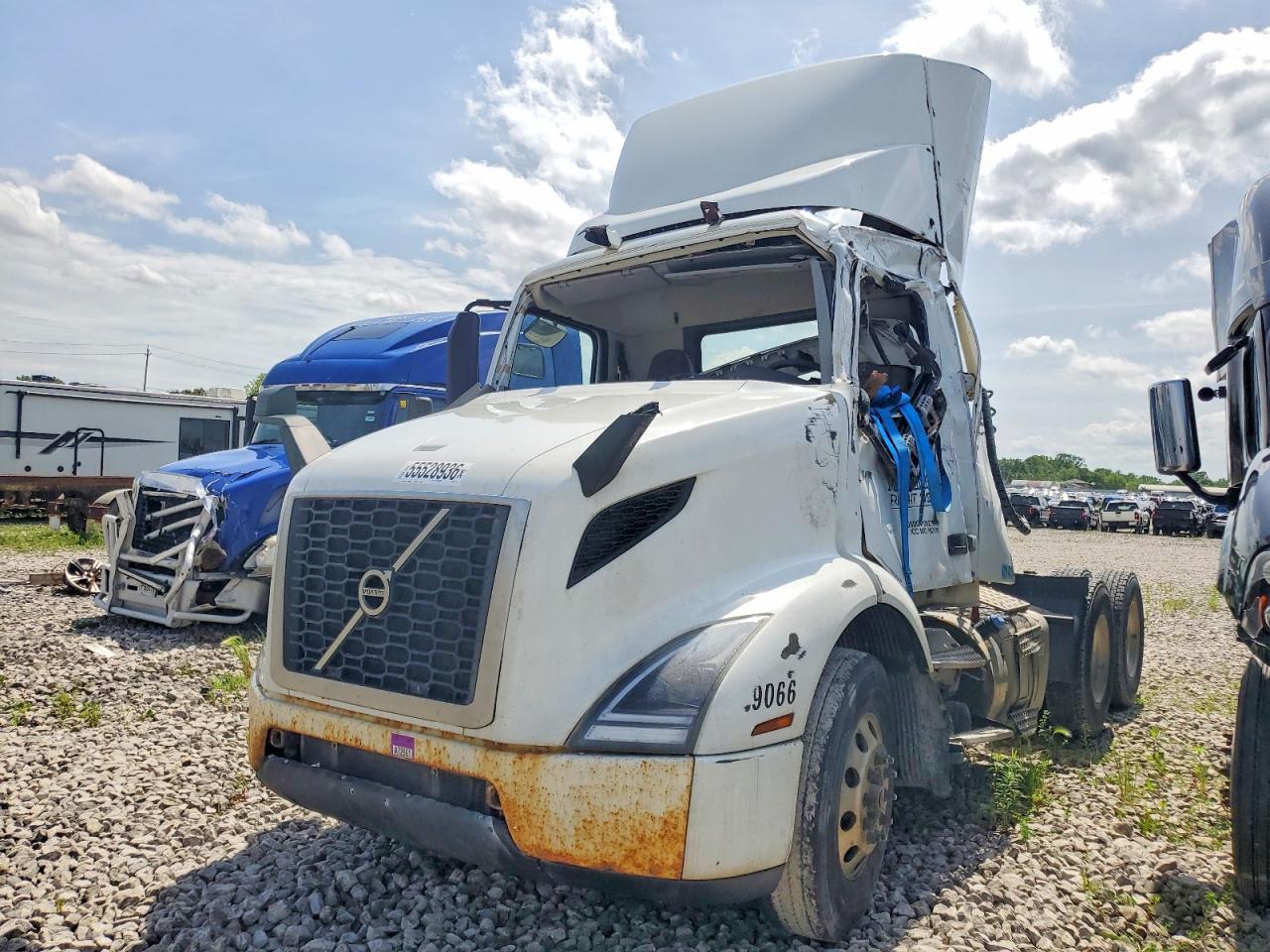 2020 VOLVO VNR — снимка 2