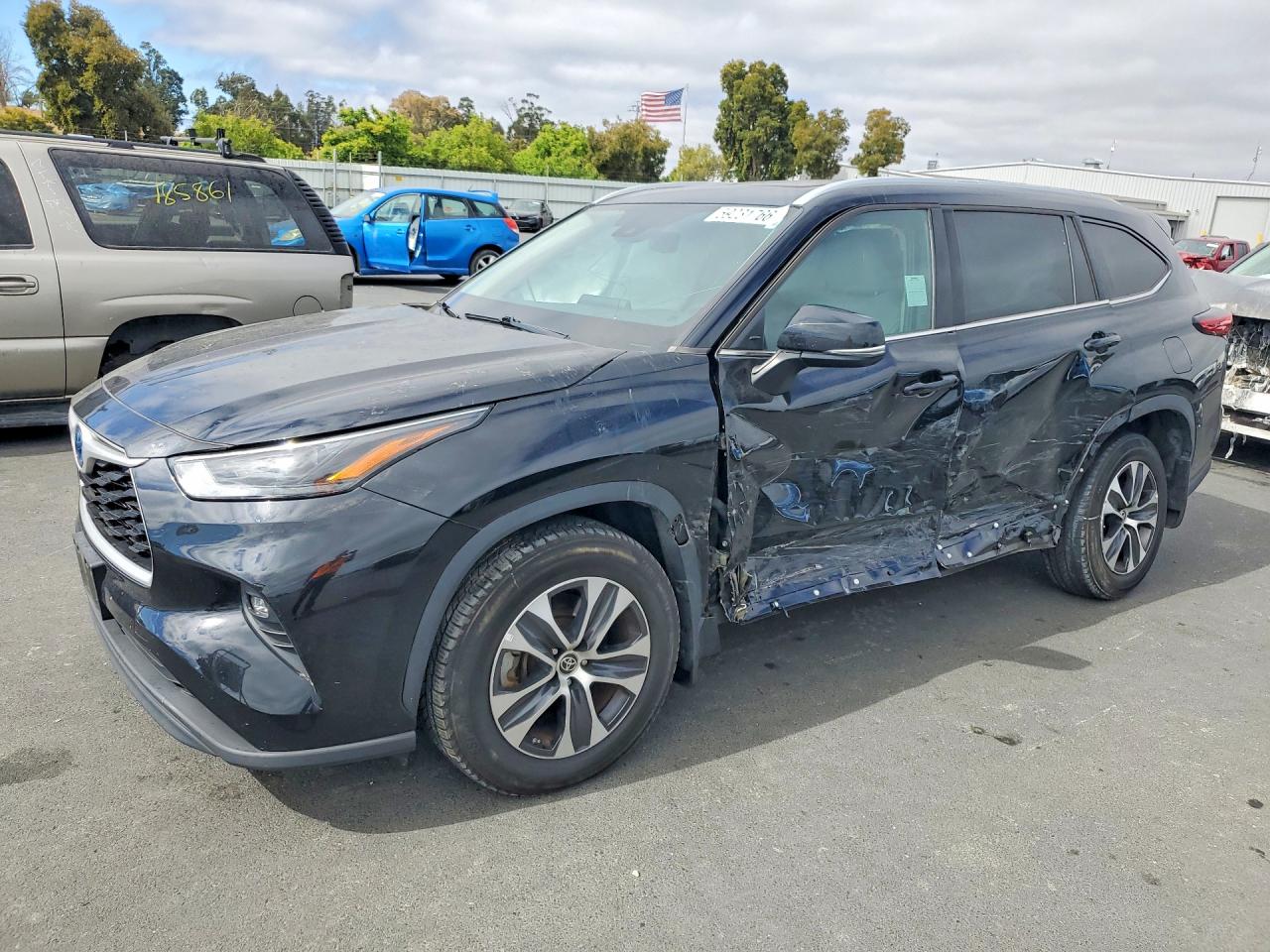 2022 TOYOTA HIGHLANDER HYBRID XLE