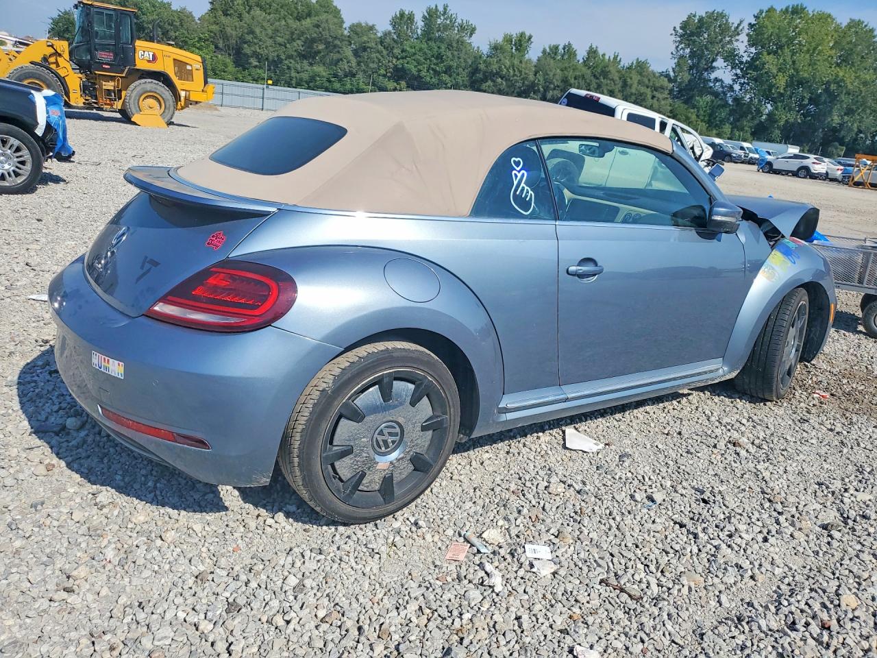 2019 VOLKSWAGEN BEETLE S — photo 3