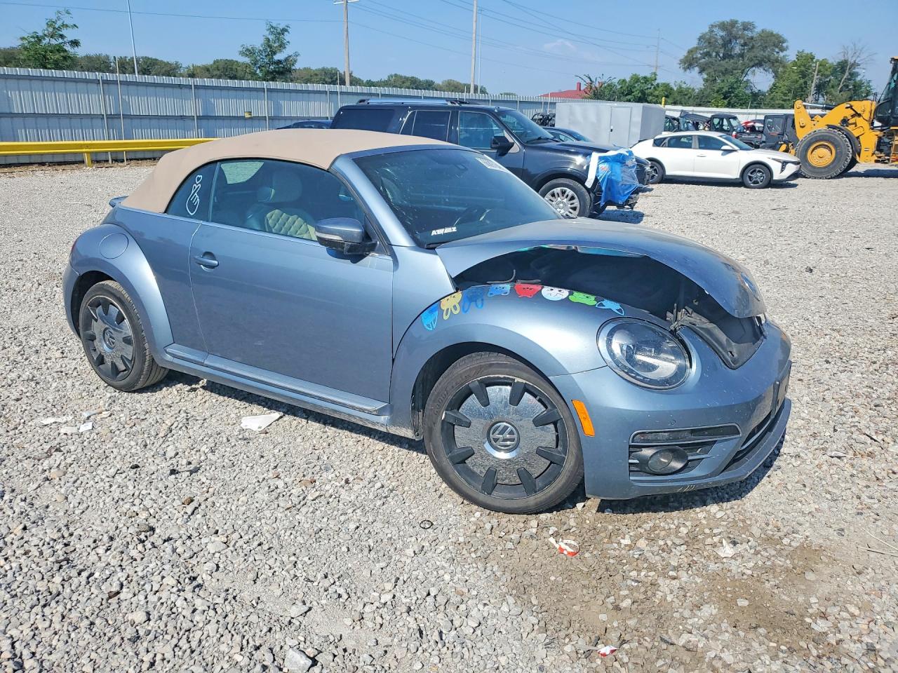 2019 VOLKSWAGEN BEETLE S — photo 4