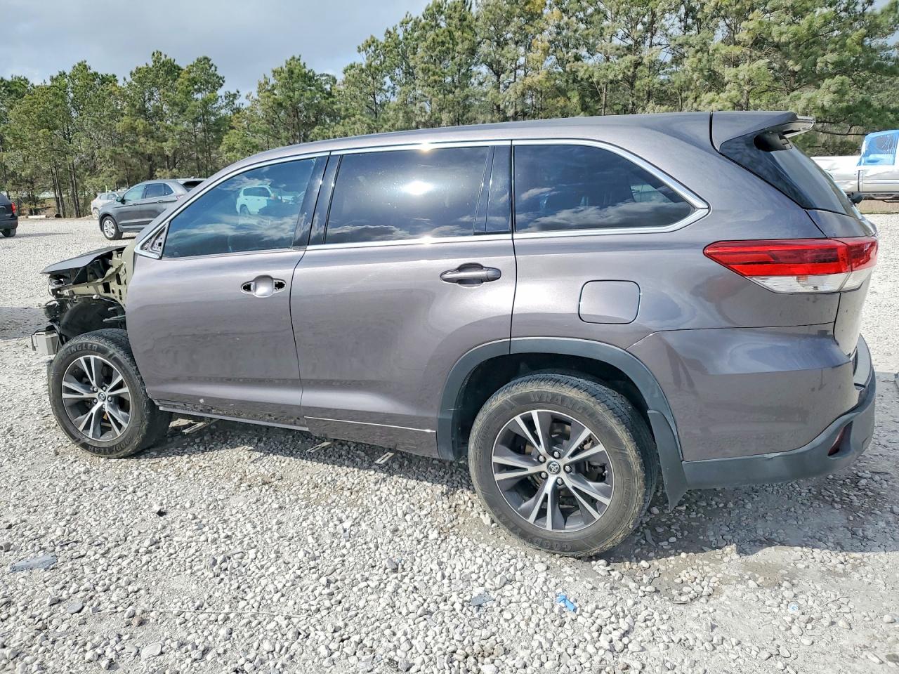 2017 TOYOTA HIGHLANDER LE — снимка 2