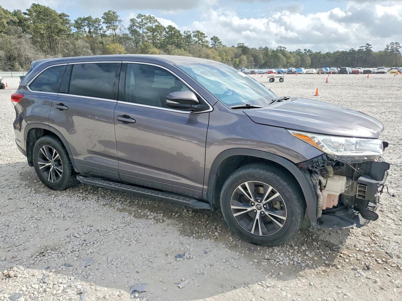 2017 TOYOTA HIGHLANDER LE — снимка 4