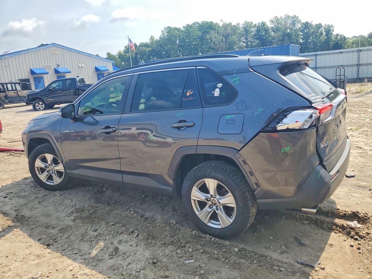 2019 TOYOTA RAV4 XLE — снимка 2
