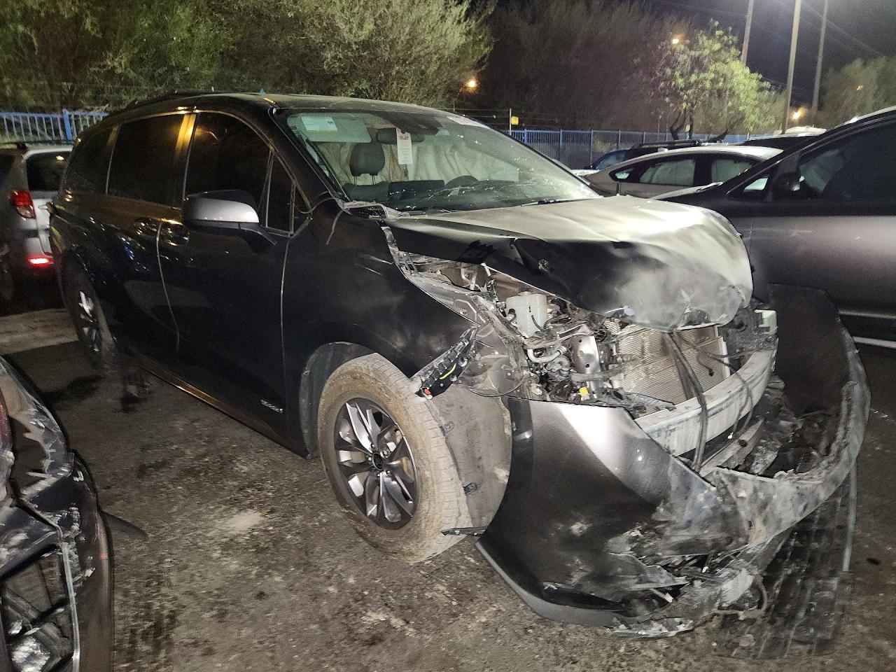 2025 TOYOTA SIENNA XLE — снимка 4