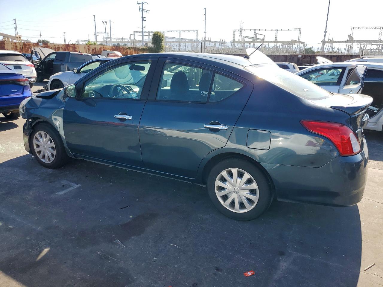 2016 NISSAN VERSA 1.6 SV — снимка 2