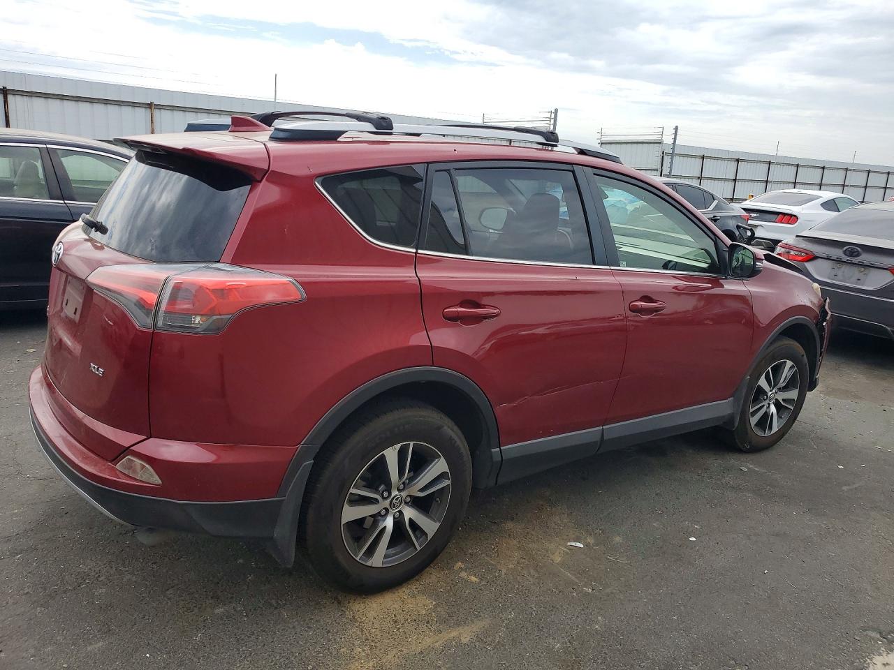 2018 TOYOTA RAV4 XLE — снимка 3