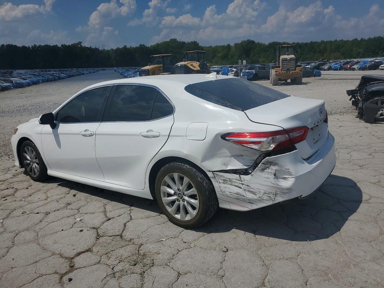 2019 TOYOTA CAMRY LE — снимка 2