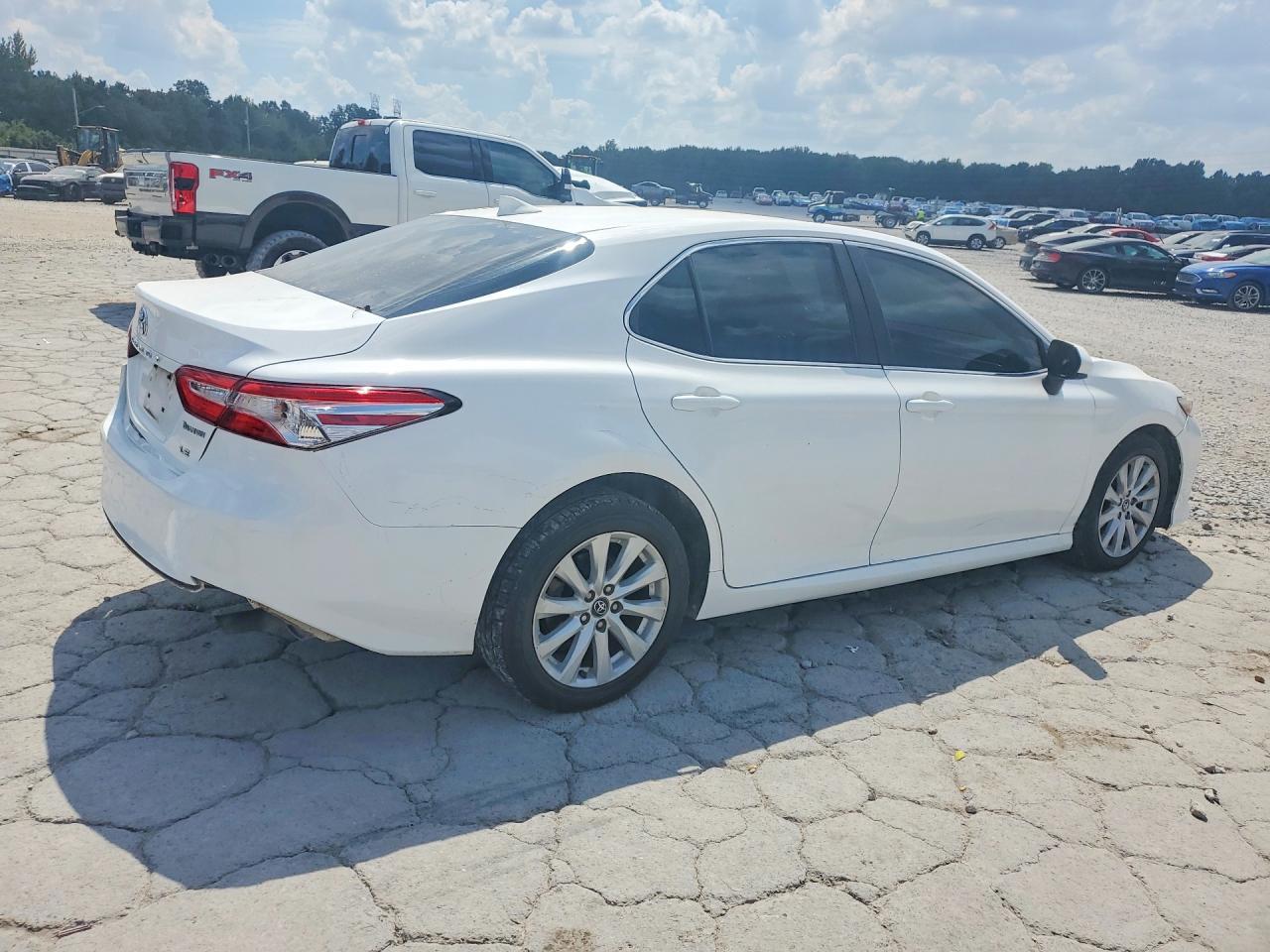 2019 TOYOTA CAMRY LE — снимка 3