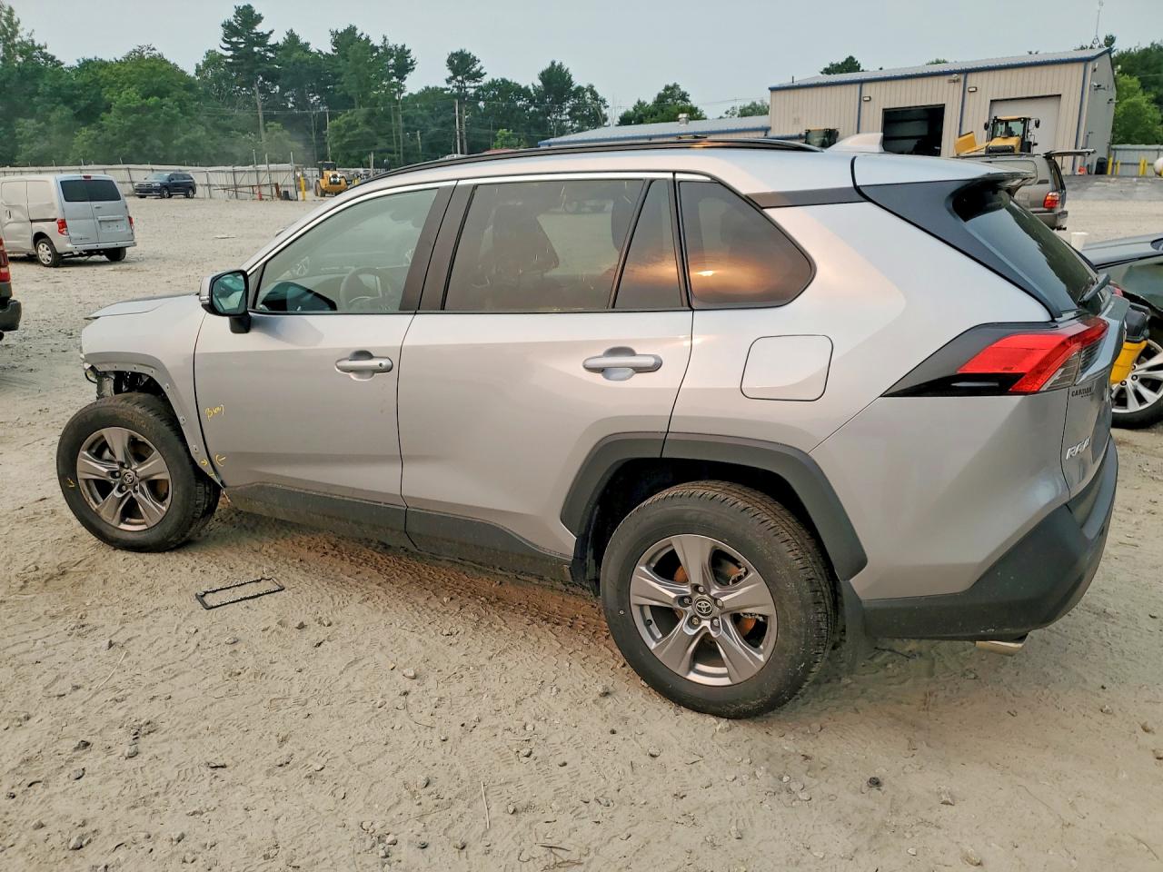 2025 TOYOTA RAV4 XLE — снимка 2