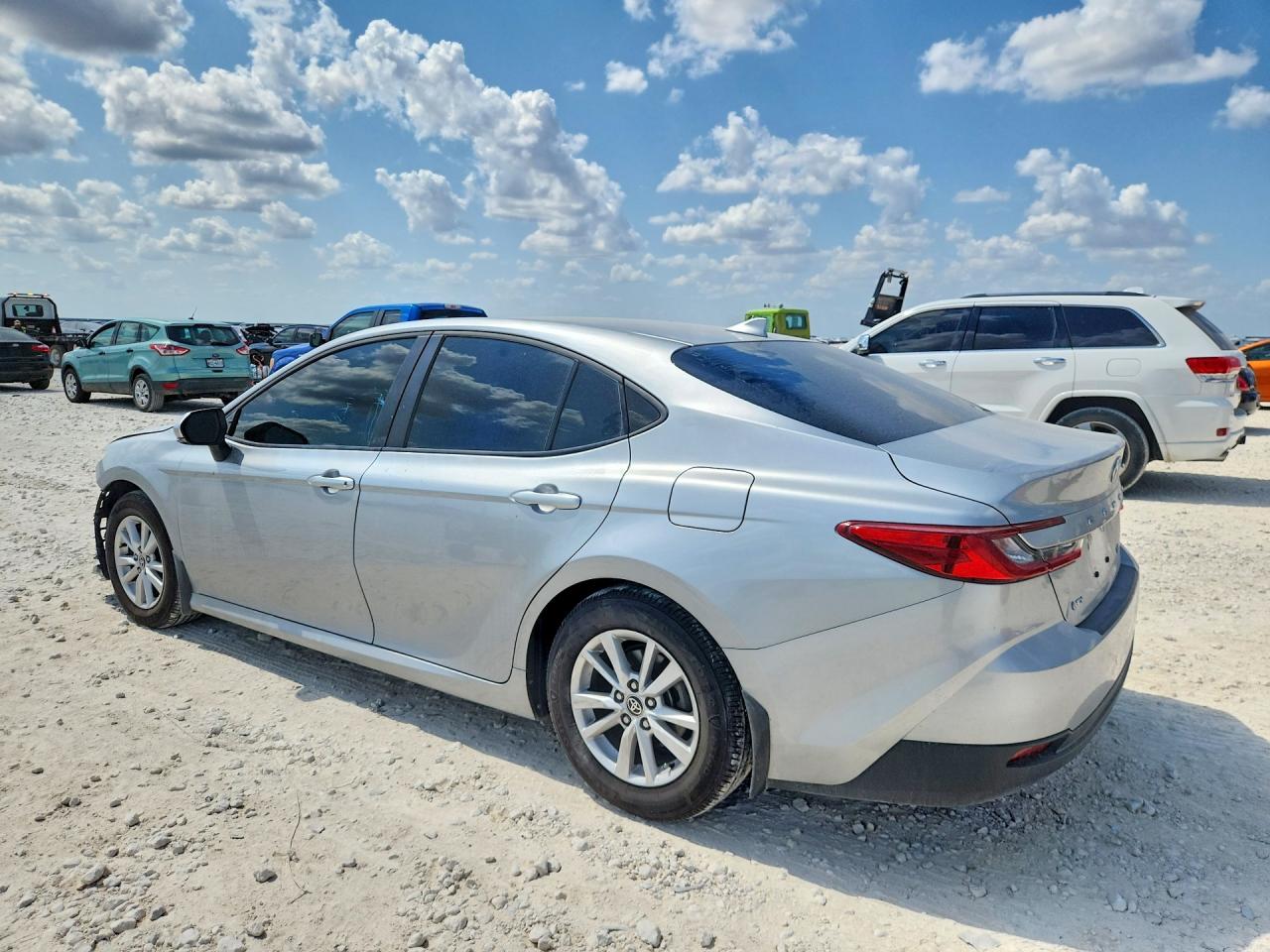 2025 TOYOTA CAMRY LE — снимка 2