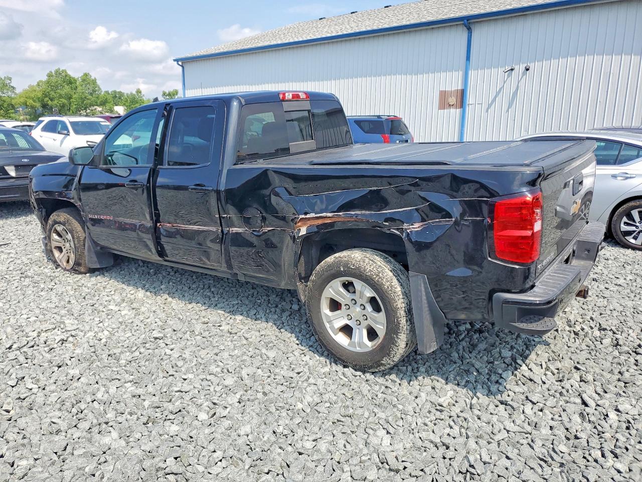 2017 CHEVROLET SILVERADO K1500 LT — снимка 2