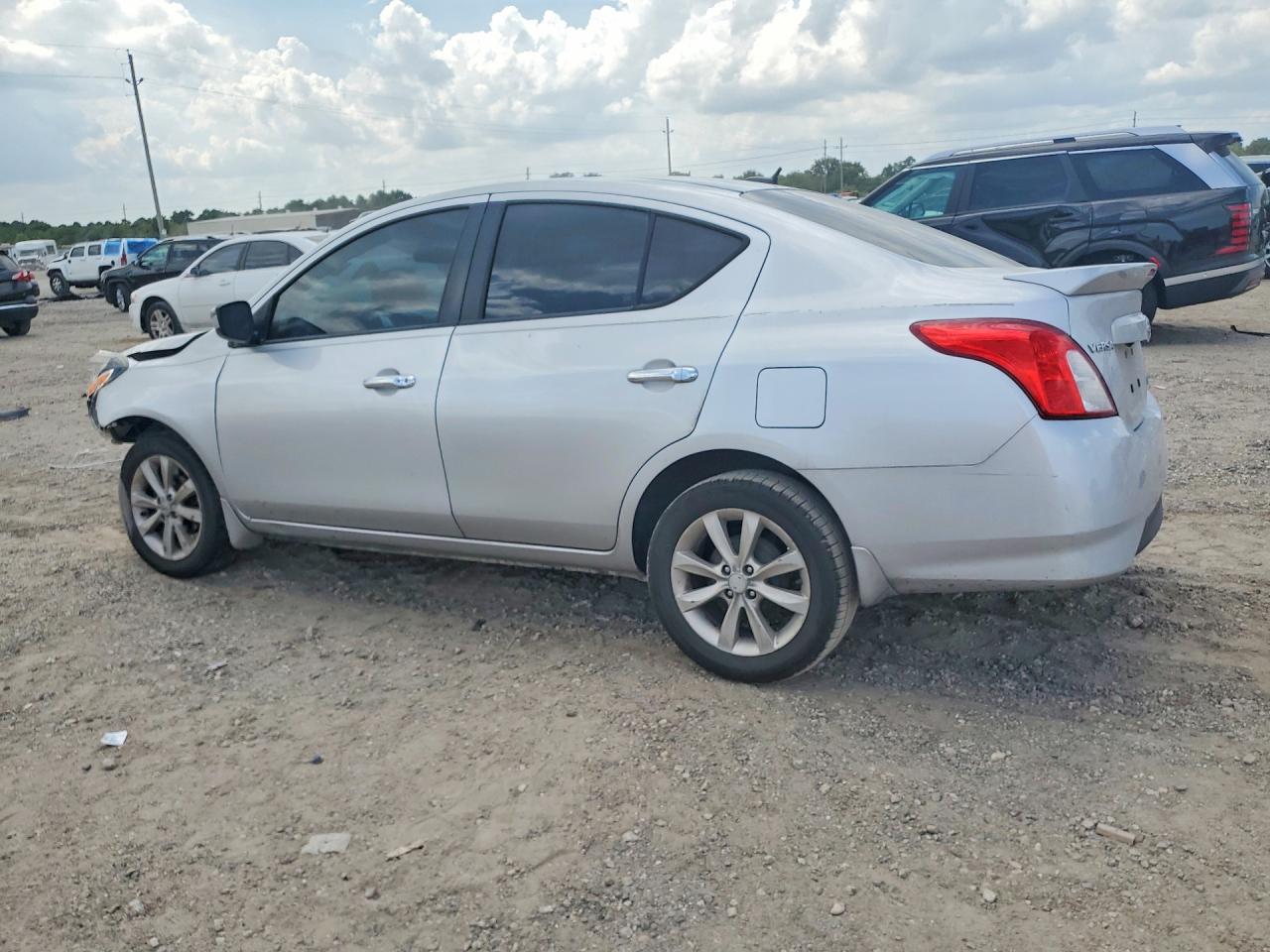 2016 NISSAN VERSA 1.6 SL — снимка 2