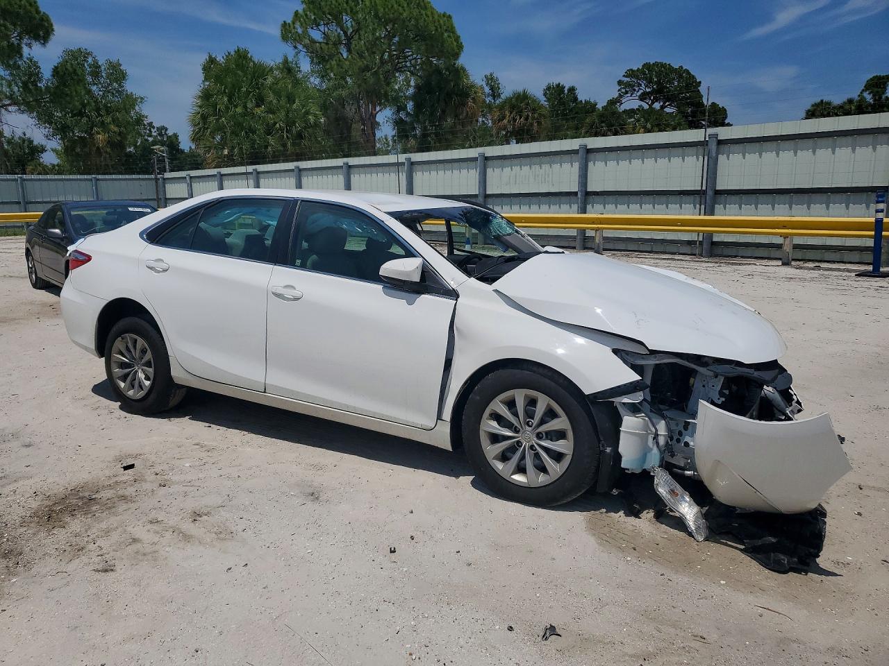 2015 TOYOTA CAMRY LE — снимка 4