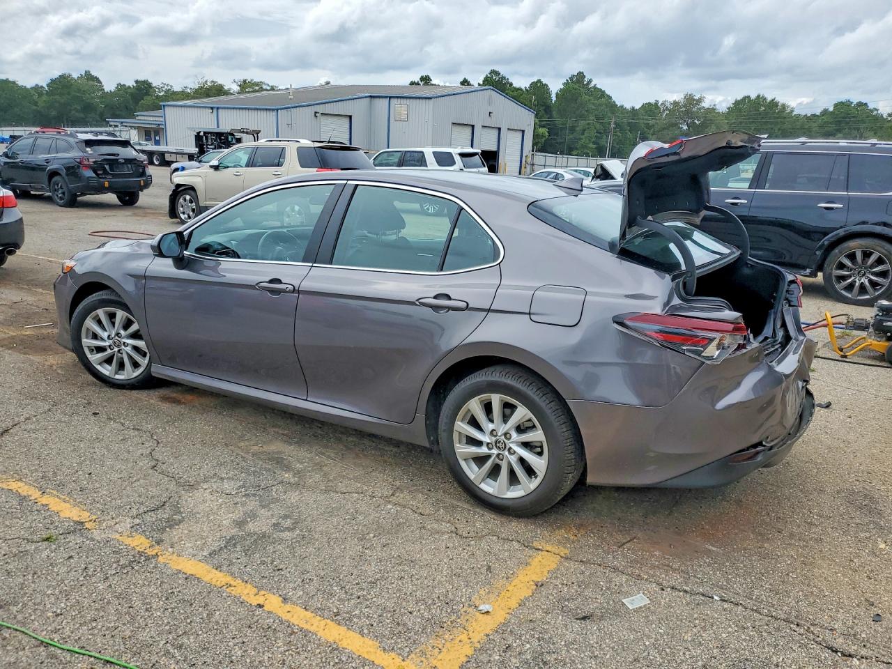 2023 TOYOTA CAMRY LE — снимка 2