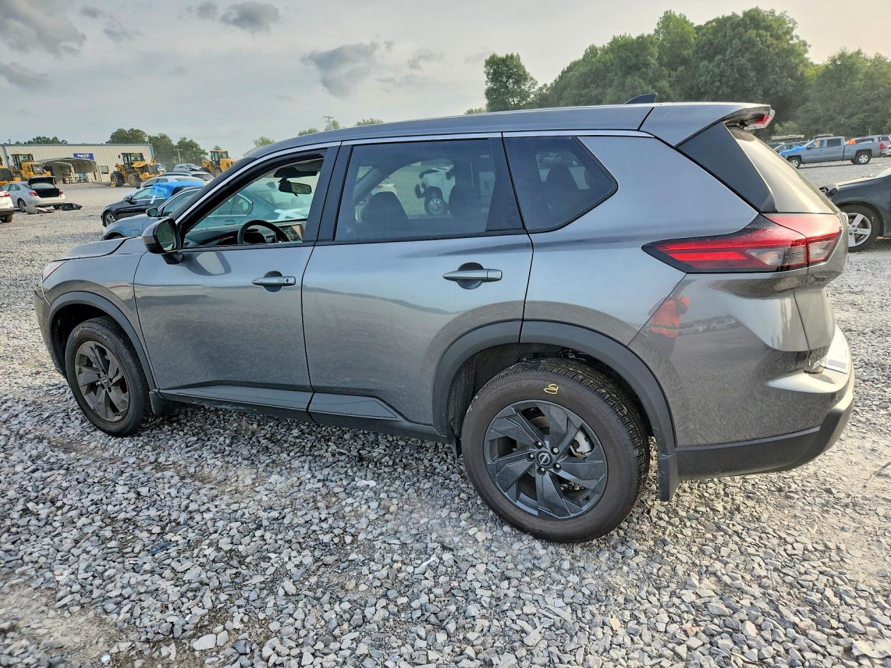 2026 NISSAN ROGUE SV — снимка 2