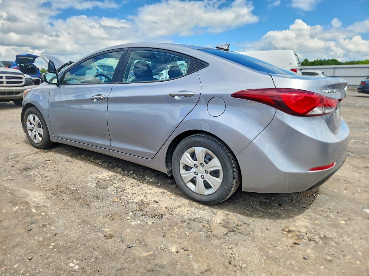 2016 HYUNDAI ELANTRA SE — снимка 2