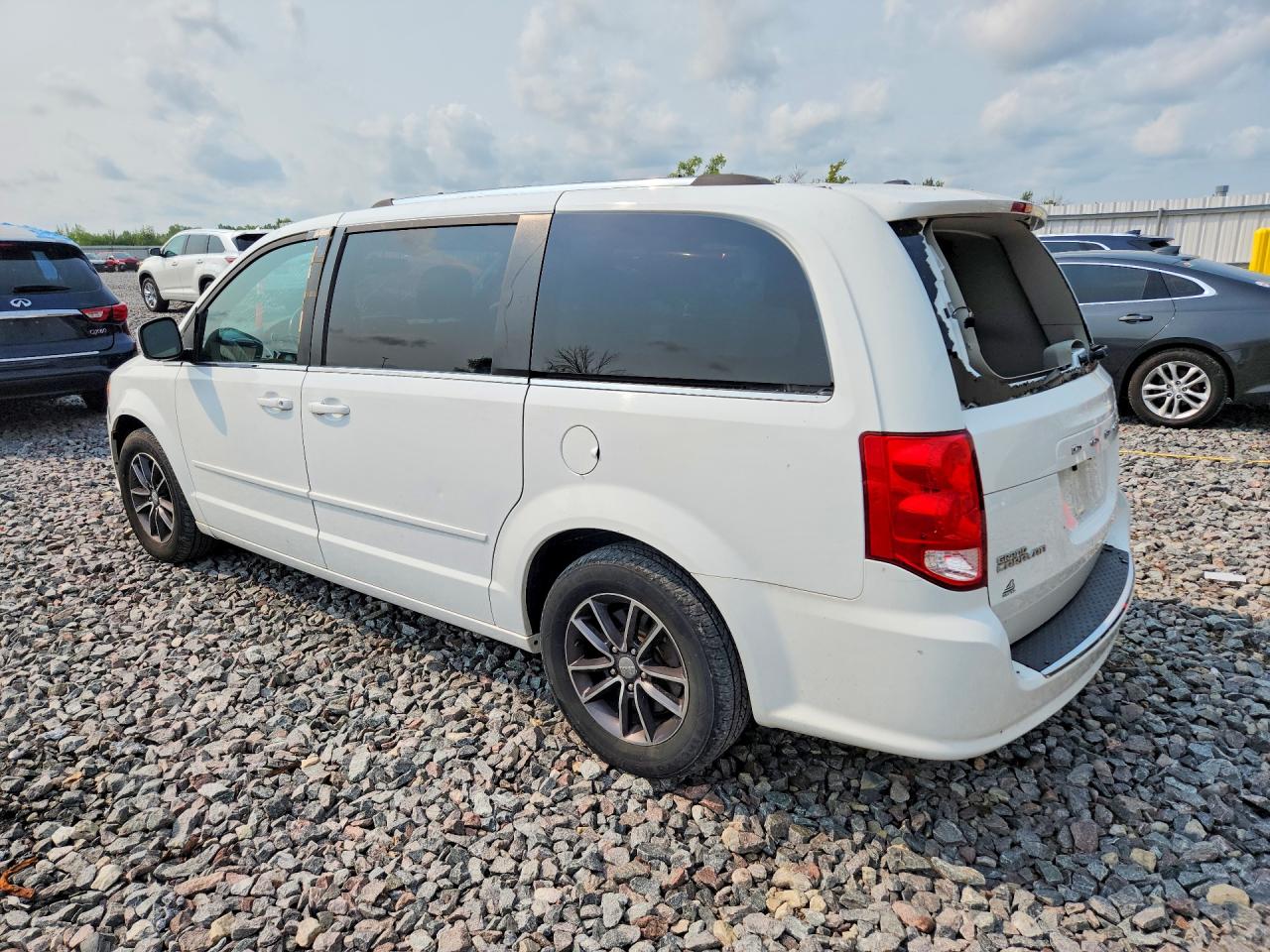 2017 DODGE GRAND CARAVAN SXT — снимка 2