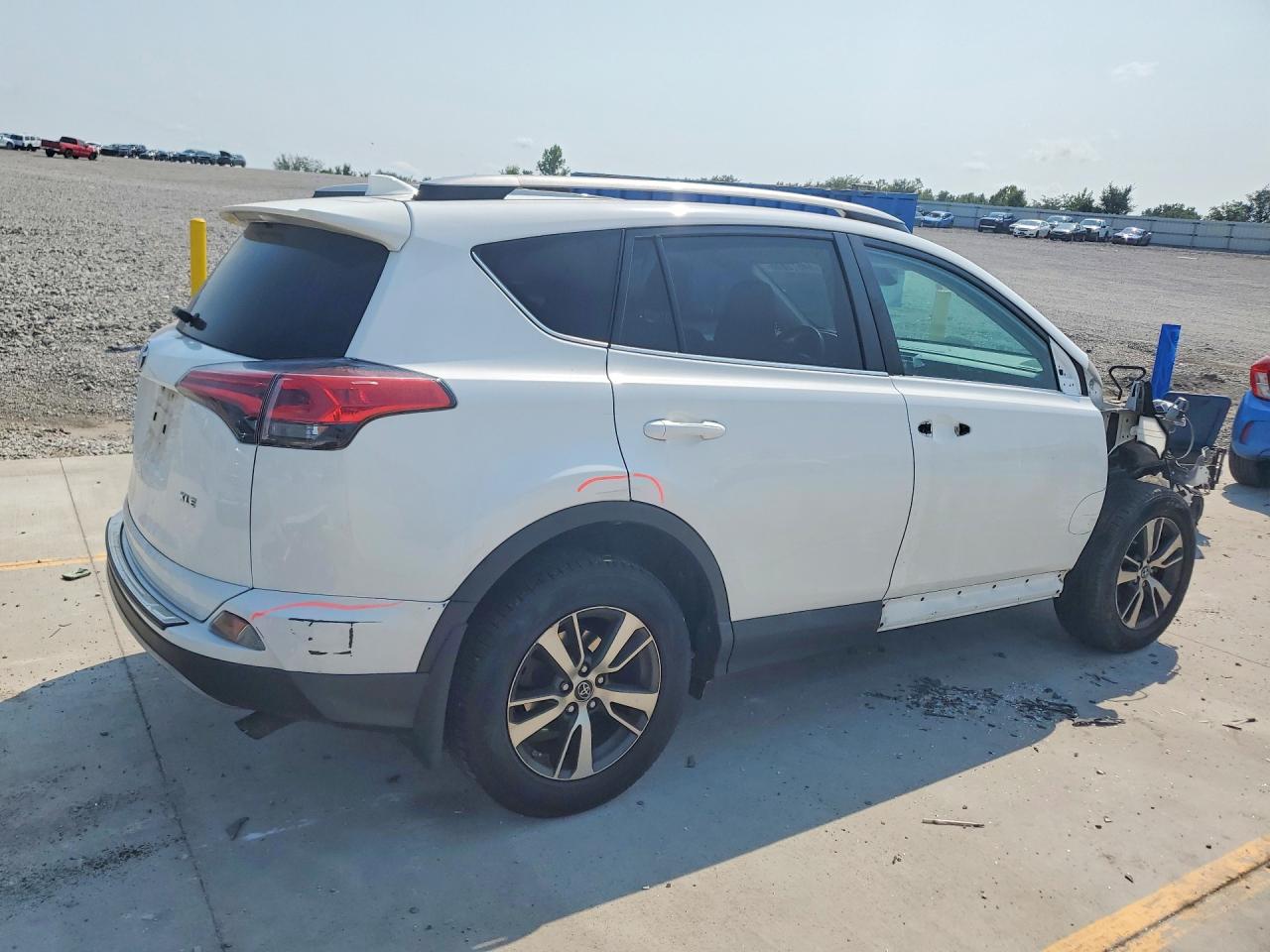 2017 TOYOTA RAV4 XLE — снимка 3