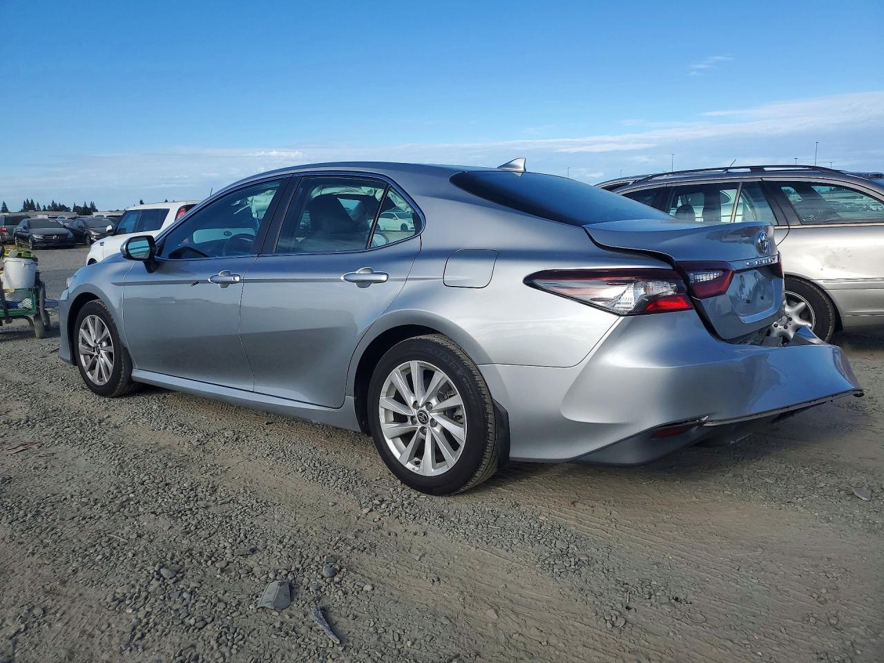 2022 TOYOTA CAMRY LE — снимка 2