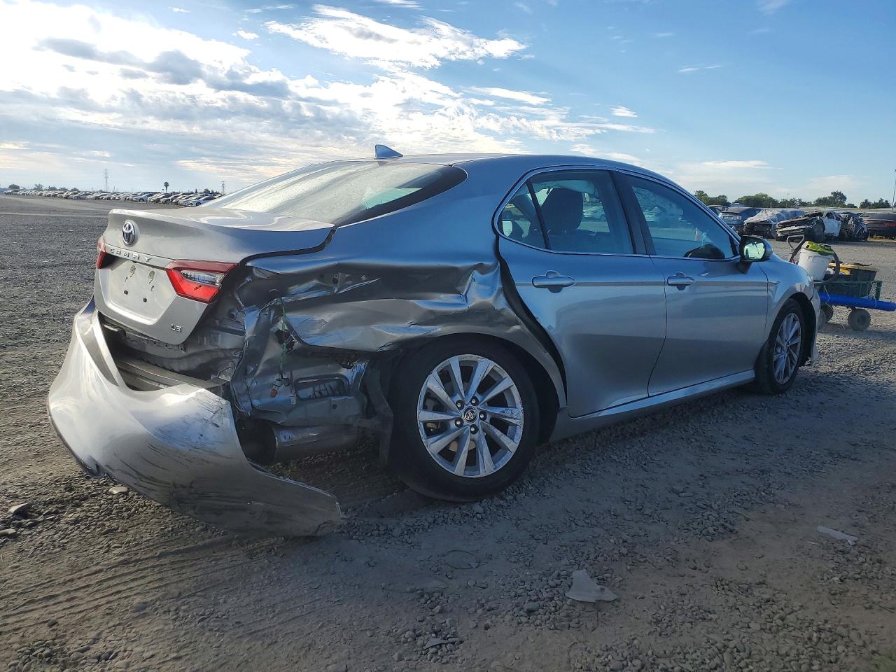 2022 TOYOTA CAMRY LE — снимка 3