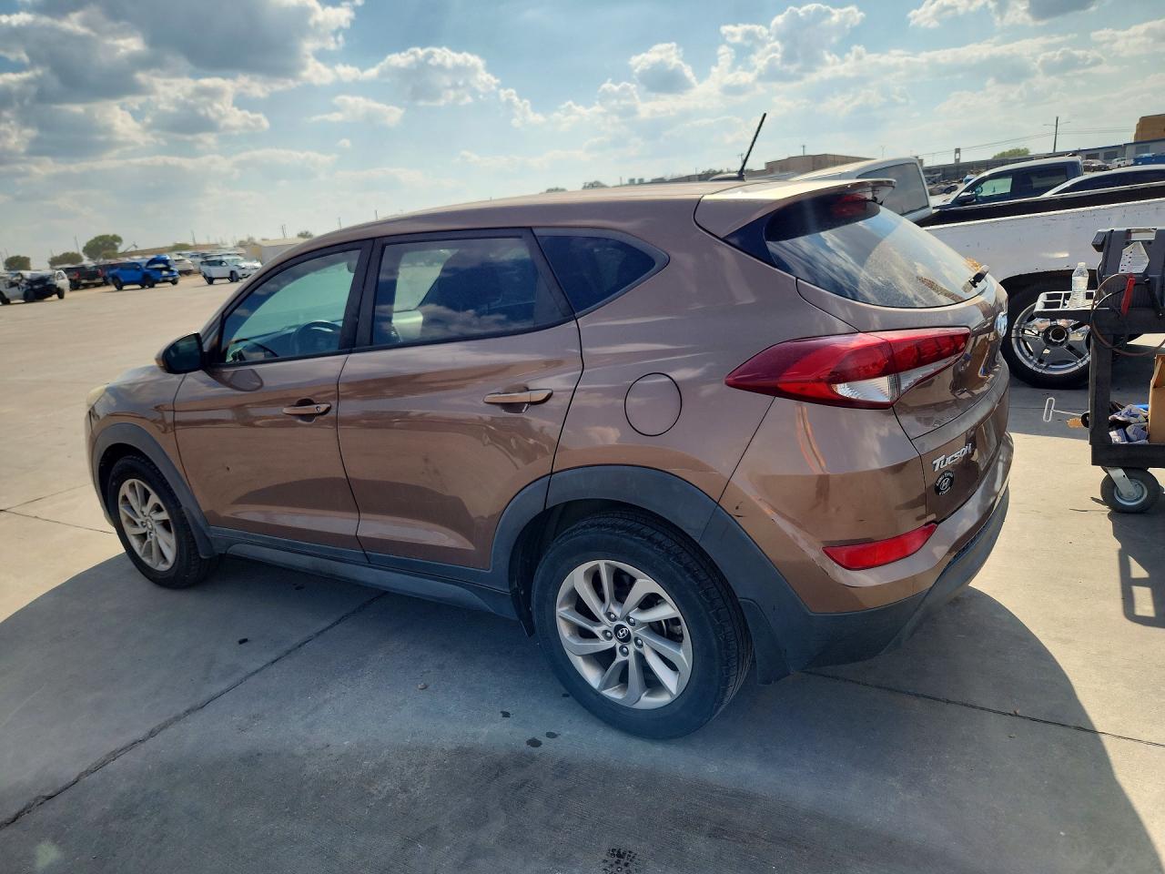 2017 HYUNDAI TUCSON SE — снимка 2